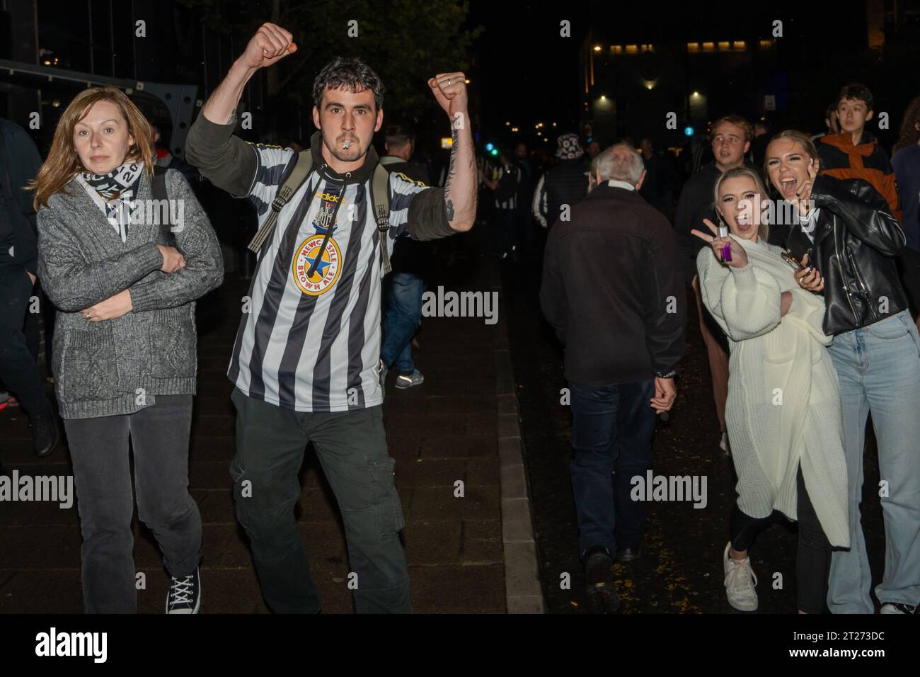 Newcastle United fans celebrate in the streets around St James' Park, after the team's 4-1 victory over PSG in Newcastle upon Tyne, UK Stock Photo