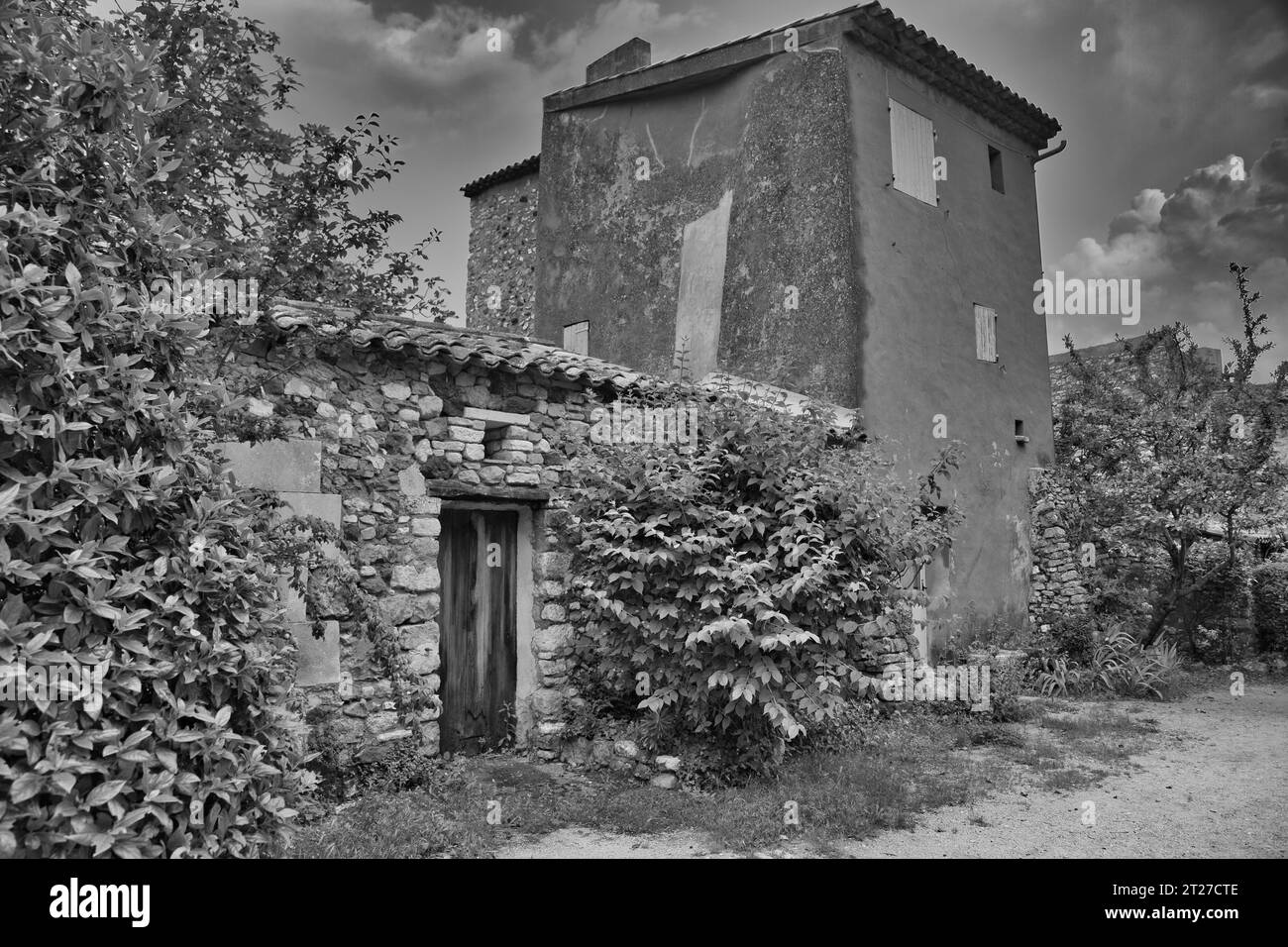 the beautiful houses of roussillon (Black and White Stock Photo - Alamy