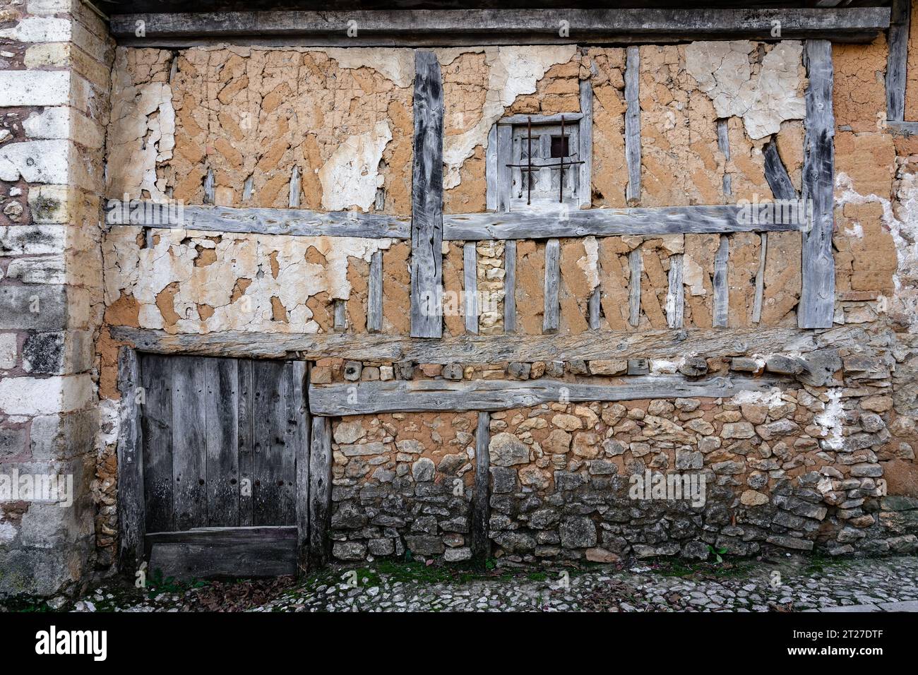 CALATAÑAZOR, SPAIN - NOVEMBER 01, 2020: View of the traditional houses of the medieval village of Calatañazor in a sunny day, Soria, Castilla y Leon, Stock Photo