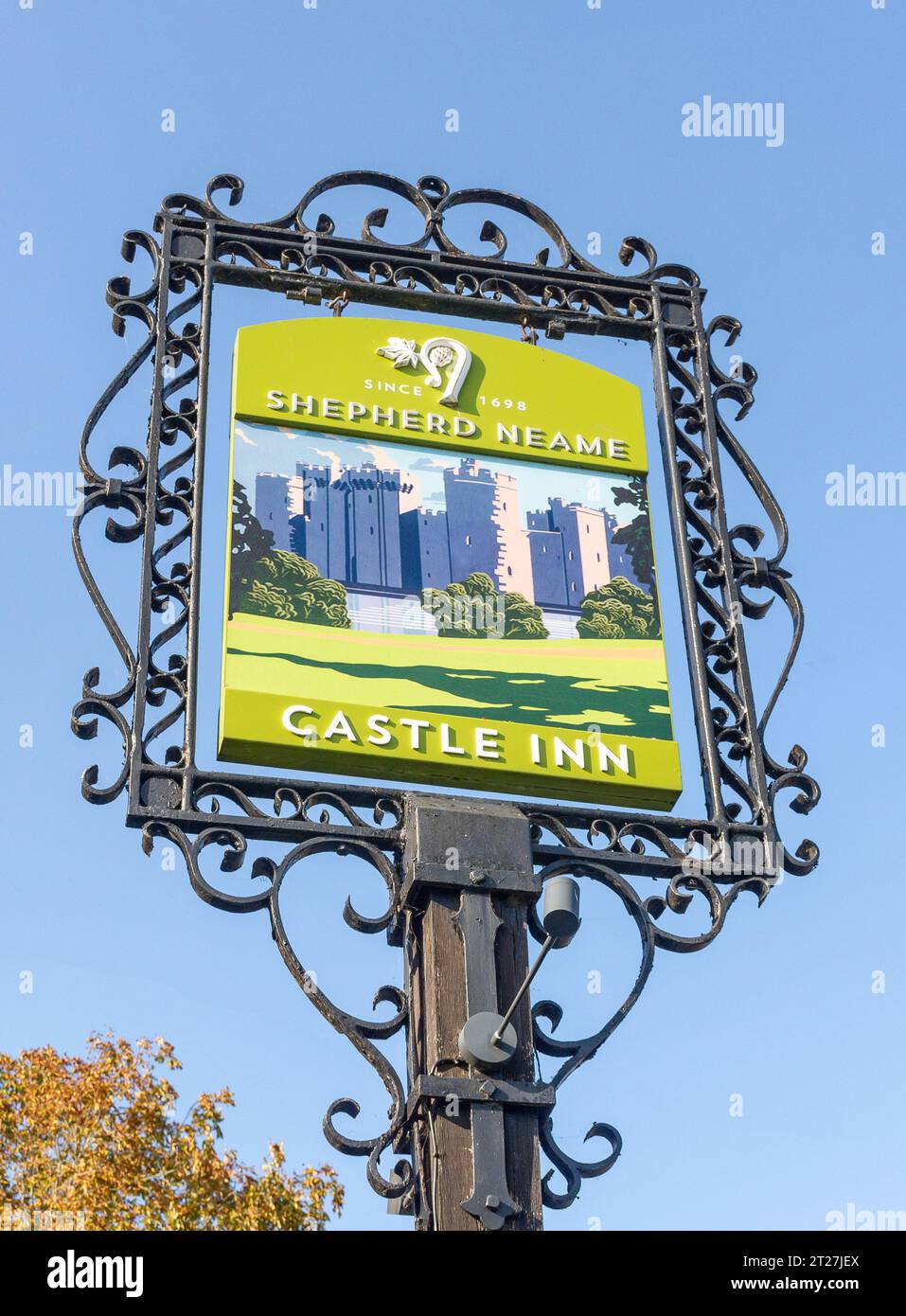 Castle pub sign castle street hi-res stock photography and images - Alamy