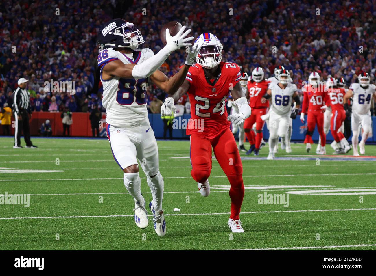 New York Giants wide receiver Darius Slayton (86) makes a catch past