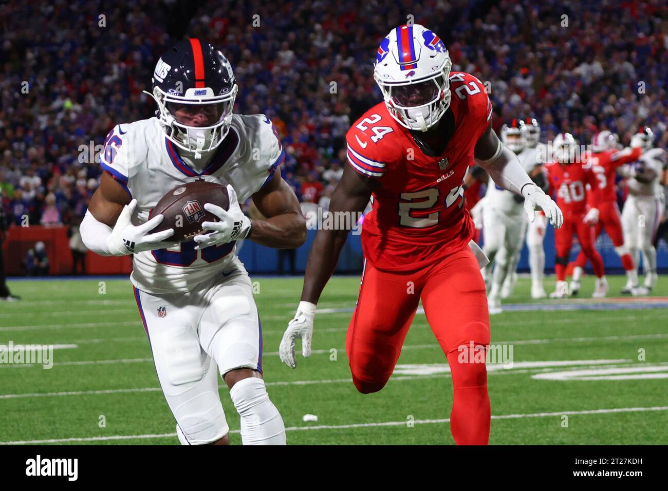 New York Giants wide receiver Darius Slayton (86) makes a catch past