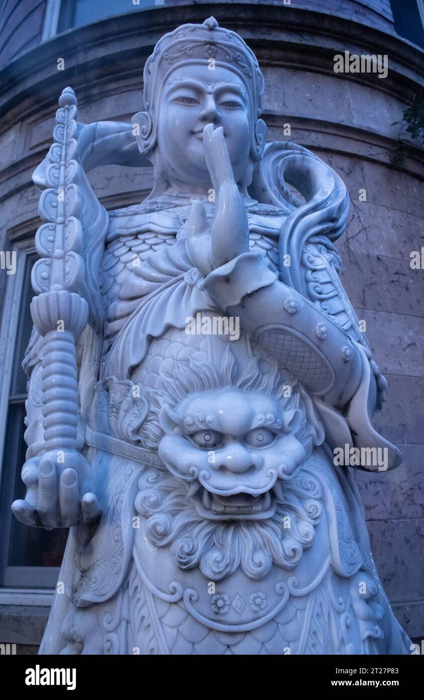 buddha statue in nyc brooklyn park slope Stock Photo - Alamy