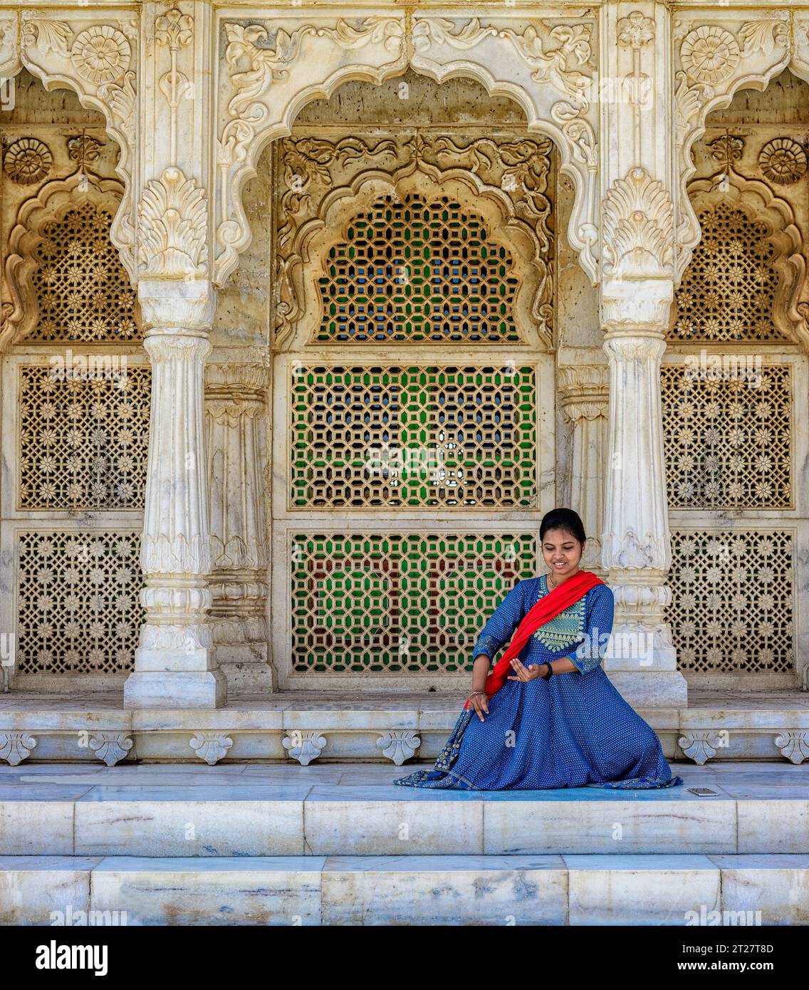 Local Instagrammer in traditional dress, dances in front of the carved-marble lattice screens of the Jaswant Thada in Jodhpur Stock Photo
