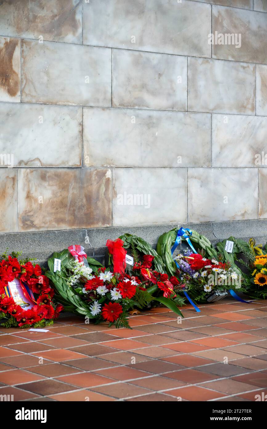 ANZAC day observed at the Wellington Cenotaph Stock Photo Alamy