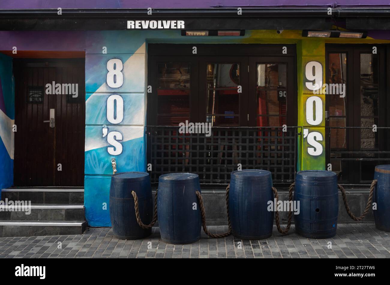 Revolver bar hi-res stock photography and images - Alamy