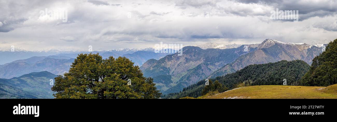 Panoramic view from Jalori Pass of the surrounding mountains Stock Photo