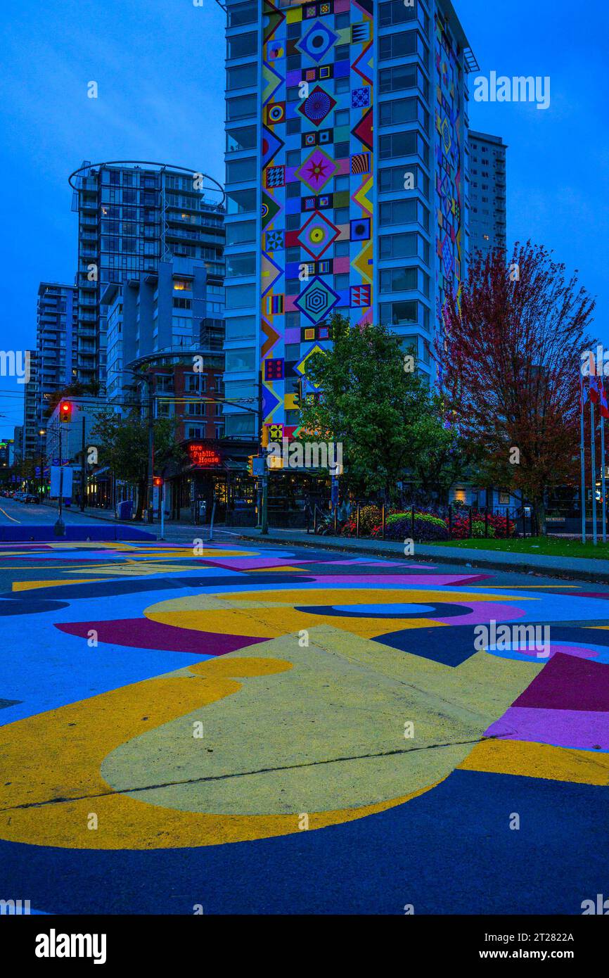 The Berkeley building geometric absract mural by Douglas Coupland, West End, .Vancouver, British Columbia, Canada Stock Photo