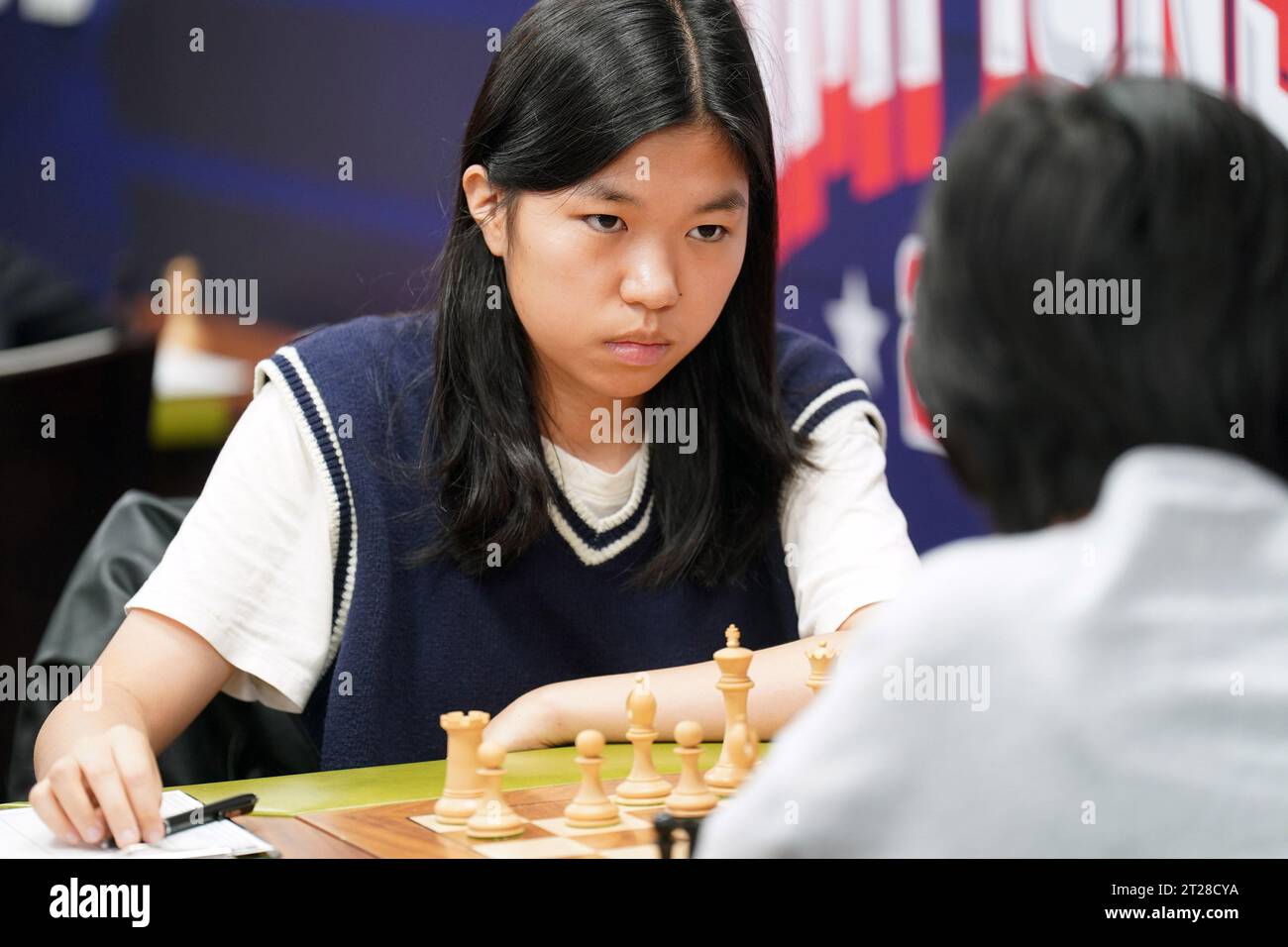 Womens chess hi-res stock photography and images - Alamy