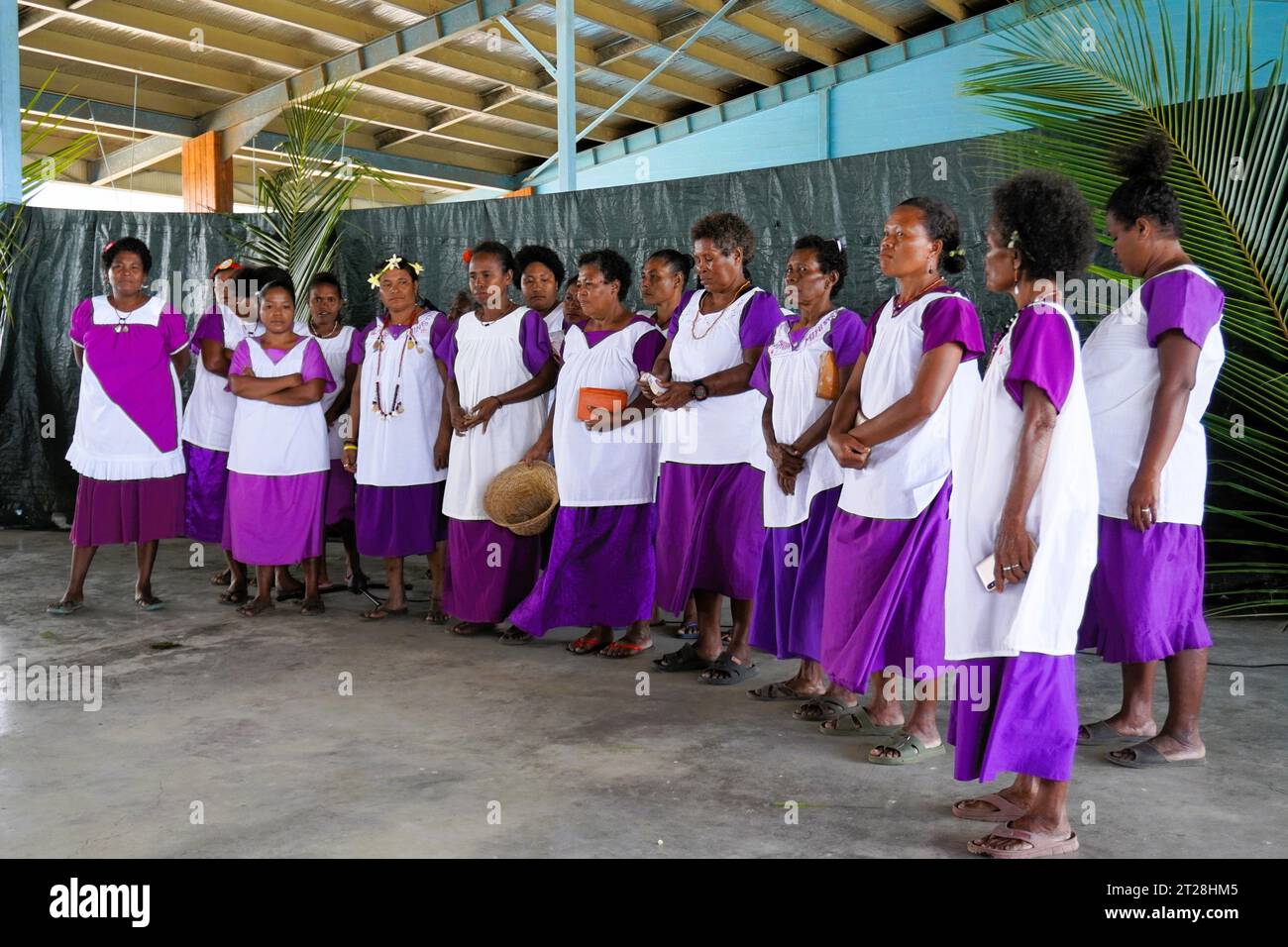 Choir dress hi-res stock photography and images - Alamy