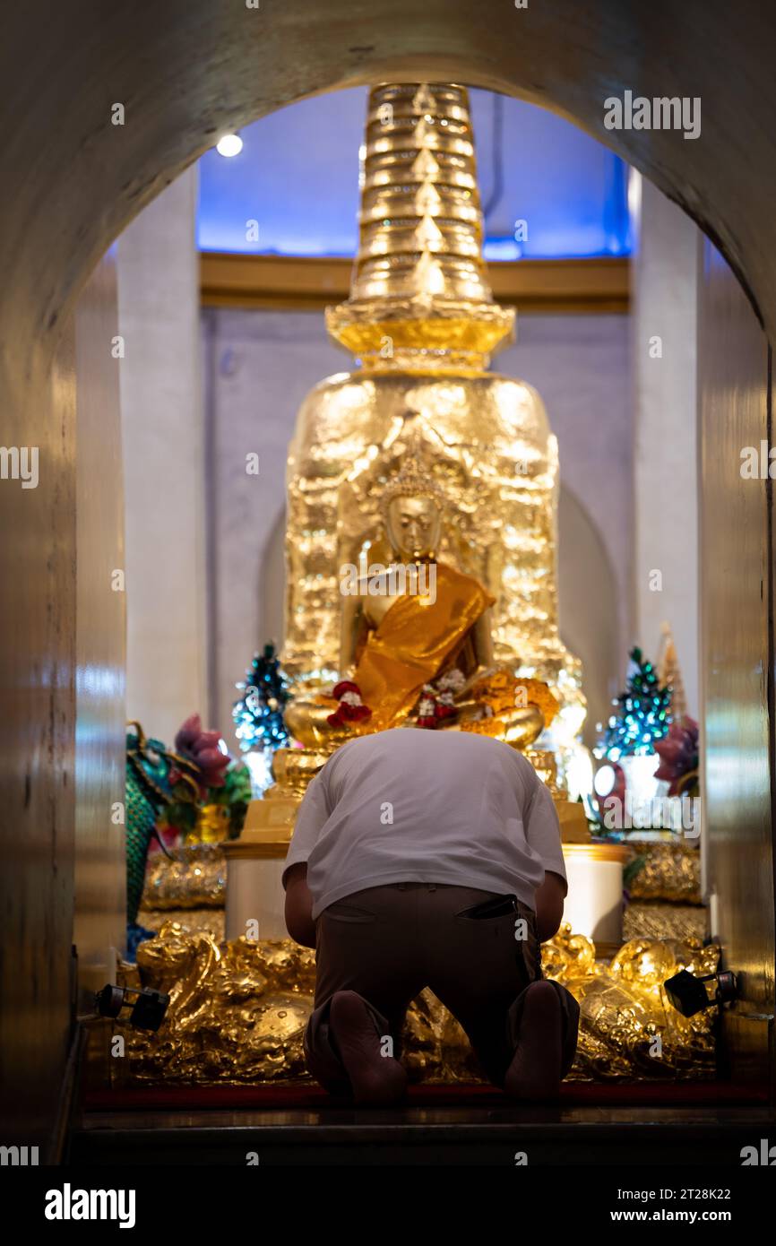 Lord Rahi Thailand. 17th Oct, 2023. BANGKOK, THAILAND - OCTOBER 18: People pray ...