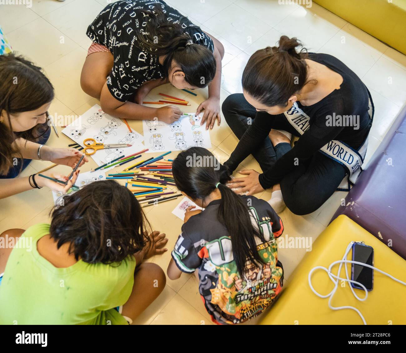Bangkok, Thailand. 14th Oct, 2023. Tharina Botes, Miss Thailand World 2023 is seen helping kids learning English by playing a game, at the Bangkok Community Help Foundation Learning and Development Center, at Klong Toei, in Bangkok. Miss Thailand World 2023, Tharina Botes, mixed Thai-South African heritage joined as a volunteer in a free weekly English program for kids and adults, organized by the Bangkok Community Help Foundation, at Klong Toei, Bangkok's biggest slum. (Photo by Nathalie Jamois/SOPA Images/Sipa USA) Credit: Sipa USA/Alamy Live News Stock Photo