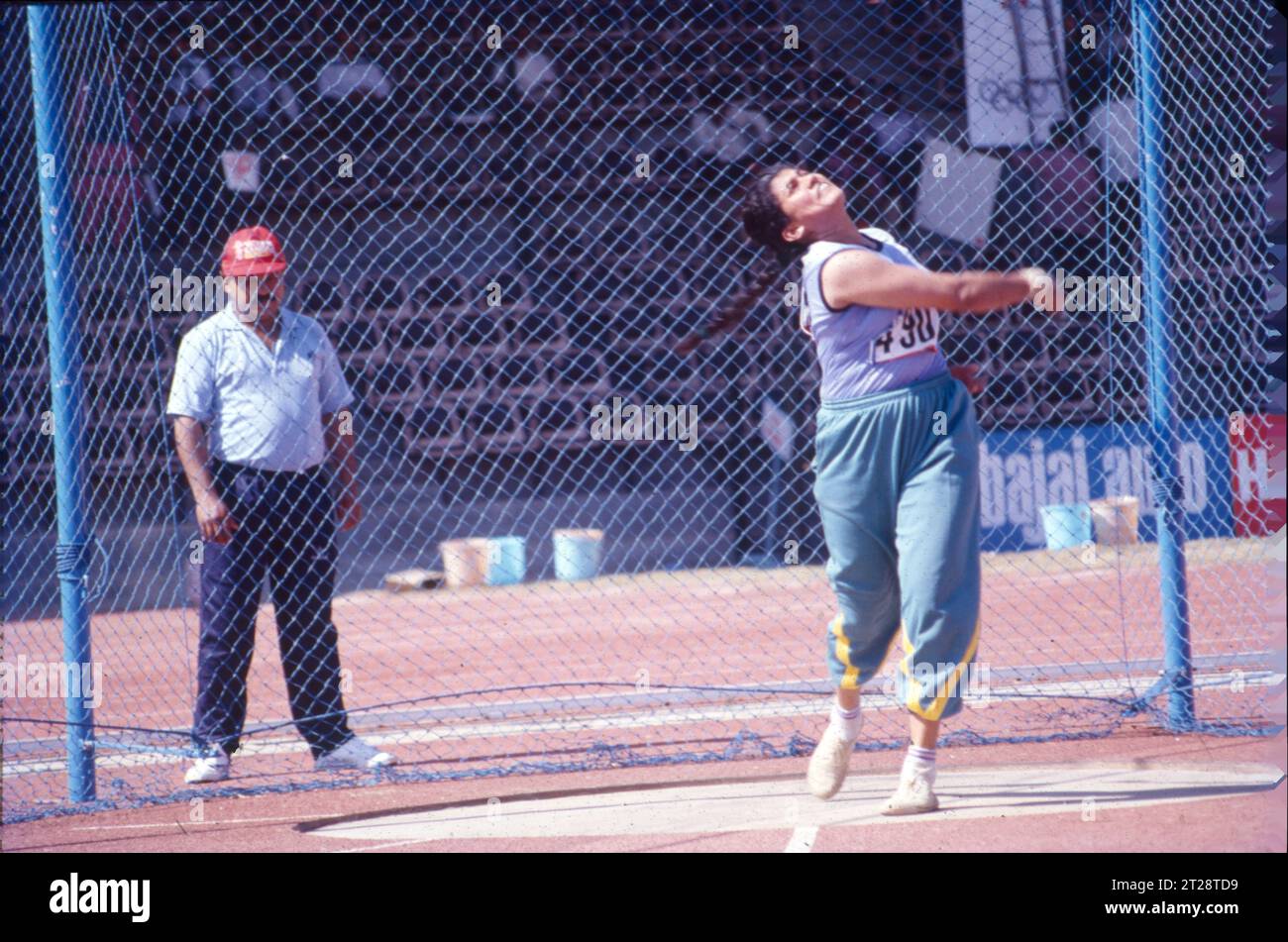 Athlete discus throw athletics discus hires stock photography and images Alamy