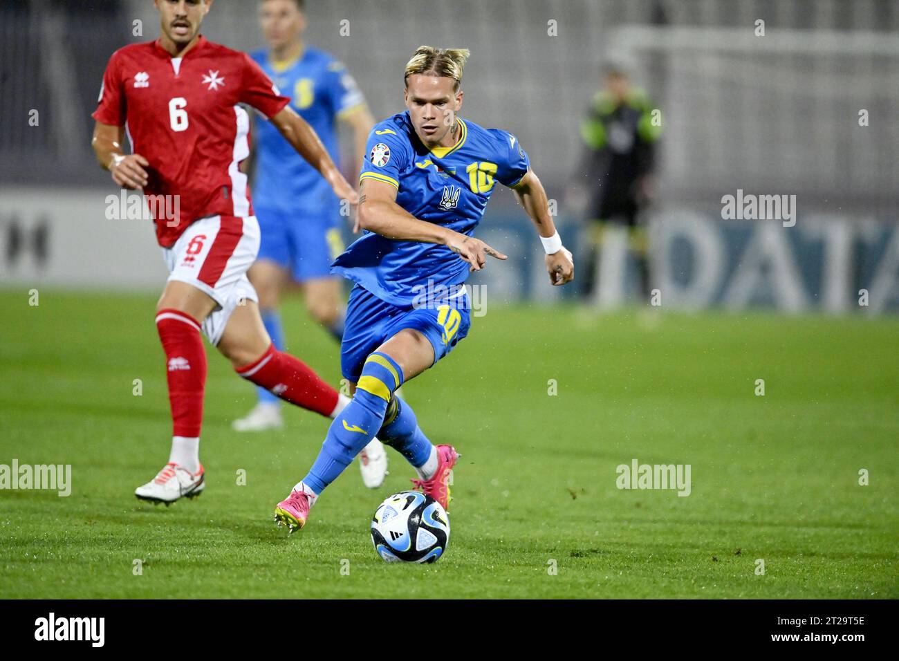 TA' QALI, MALTA - OCTOBER 17, 2023 - Forward Mykhailo Mudryk (R) Of ...