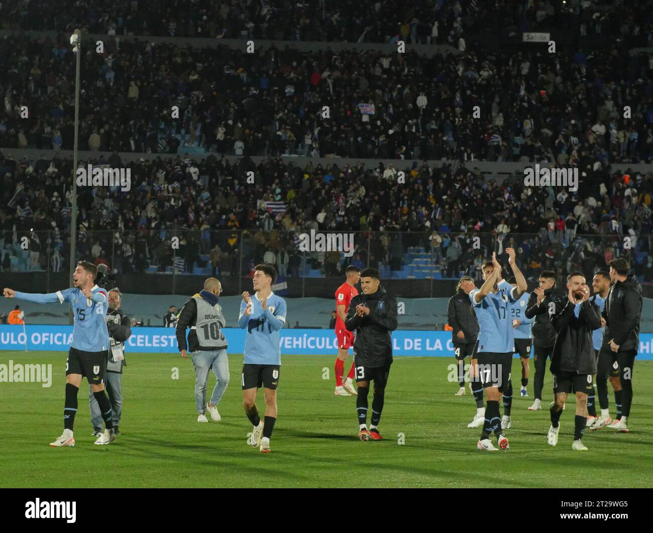 Montevideu, Uruguai. 17th Oct, 2023. Player Federico Valverde (Uruguay) and all the players from the Uruguay national team, after the victory against Brazil, for the 2026 Qualifiers, Montevideo, Uruguay. Credit: Enzo vignoli/FotoArena/Alamy Live News Stock Photo