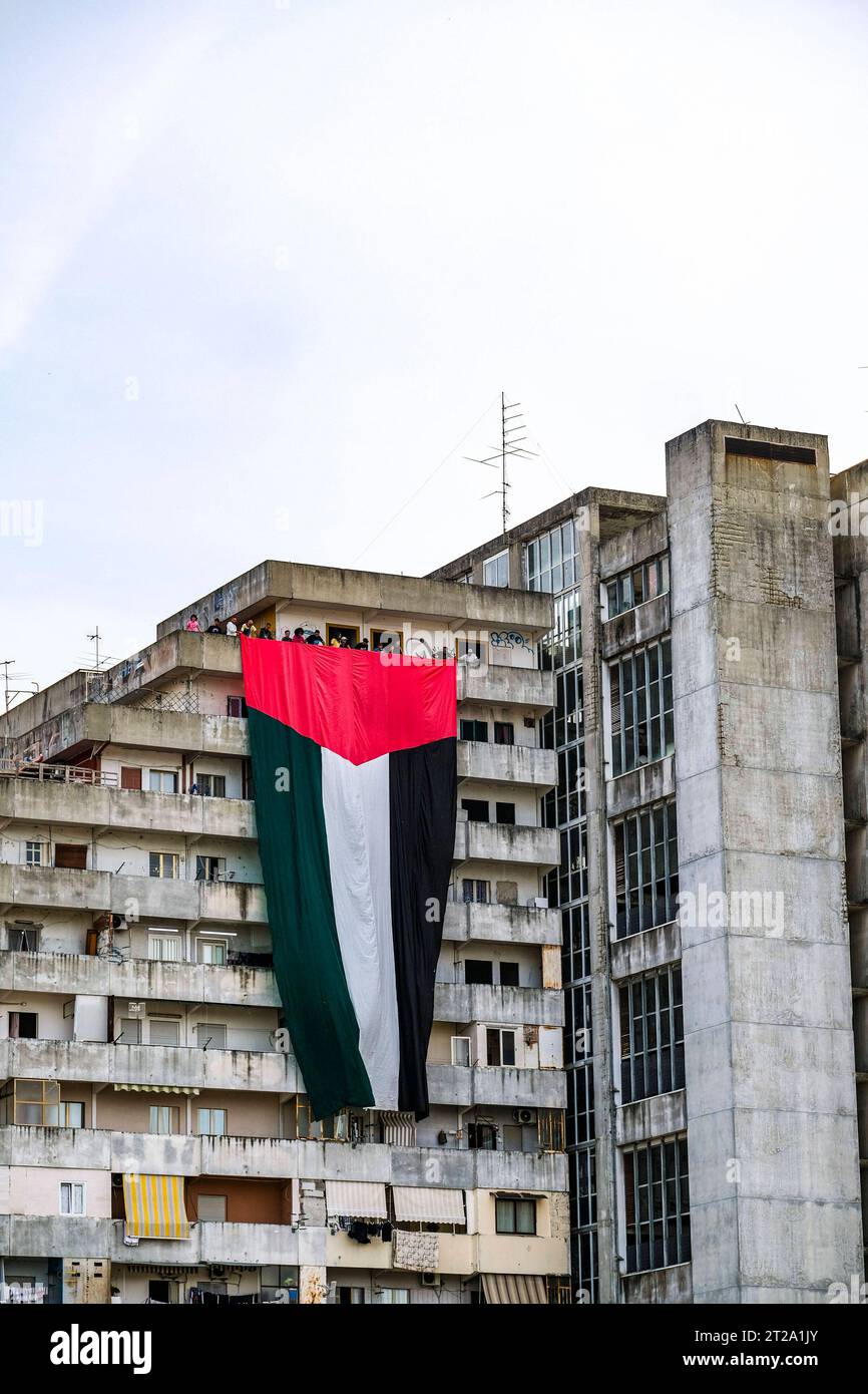 Naples, pro-Palestine demonstrators A large flag of about 30 metres with the colours of Palestine was displayed for a few minutes on the Vele in Scampia, at the initiative of activists of the Network for Palestine. About forty activists were present. The flag was displayed for a few minutes and then removed, attracting the attention of passers-by. DSCF4037 1 Copyright: xAntonioxBalascox Credit: Imago/Alamy Live News Stock Photo