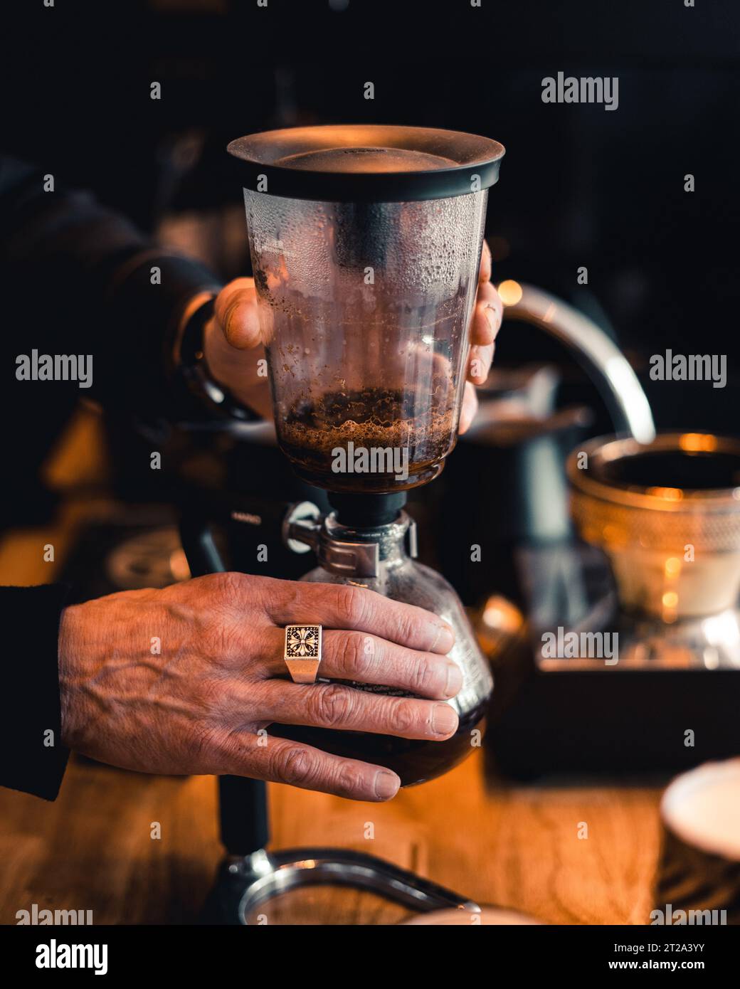 How to Brew Siphon Coffee, American and Japanese Style