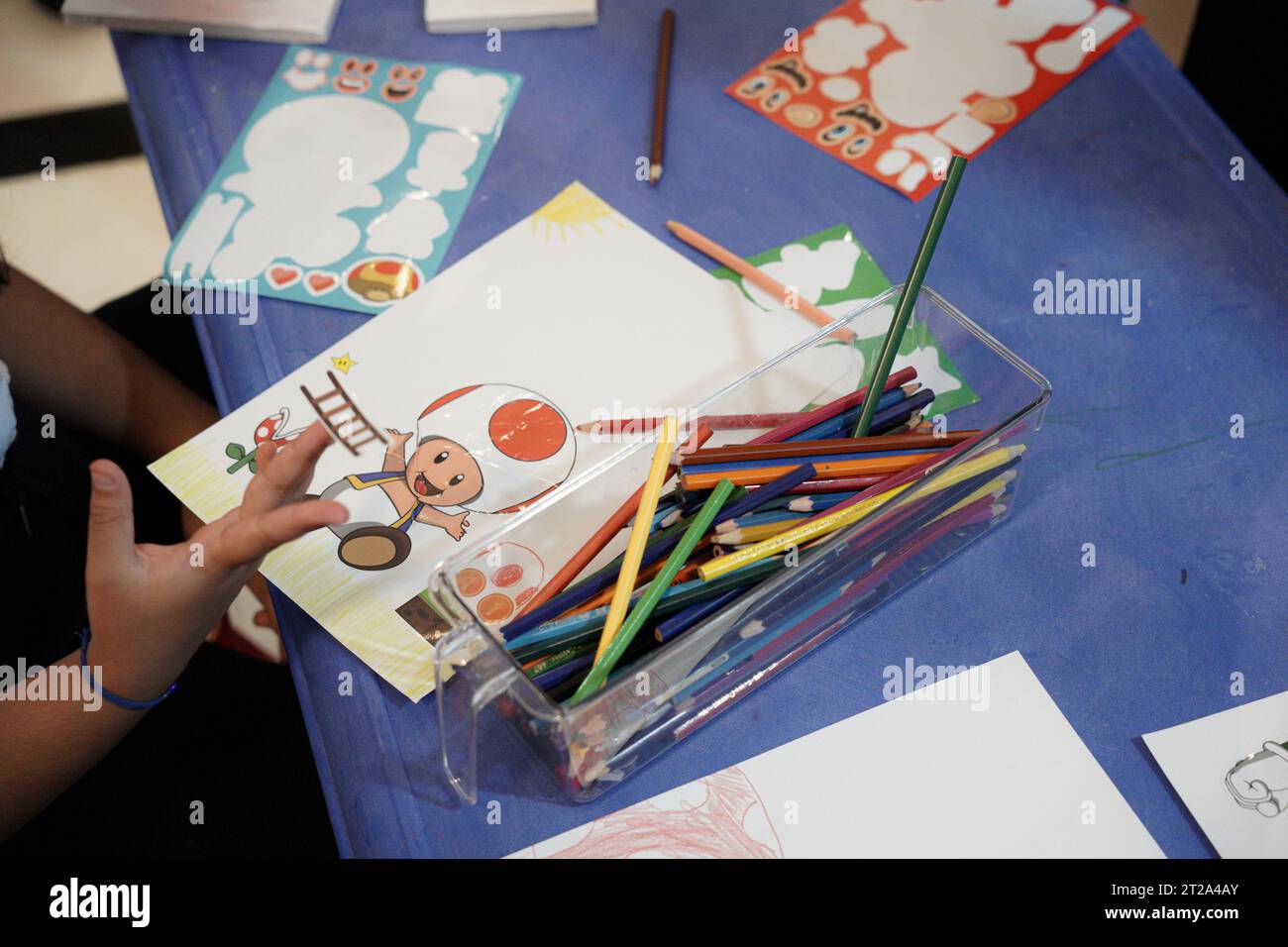 Kids art for crafts hi-res stock photography and images - Alamy