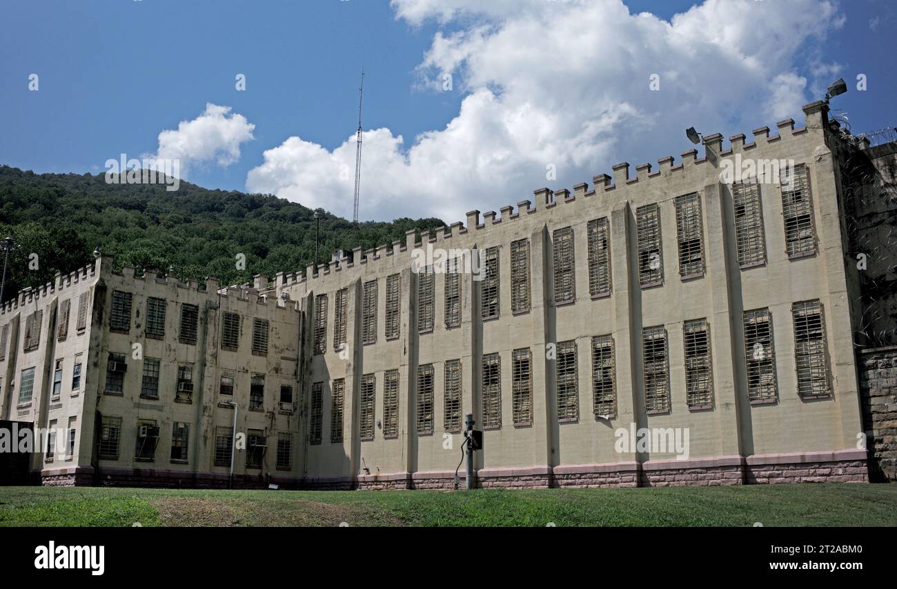 Exterior of Brushy Mountain State Penitentiary in Petros, Tennessee, First maximum-security prison holding most violent murderers for over a century. Stock Photo