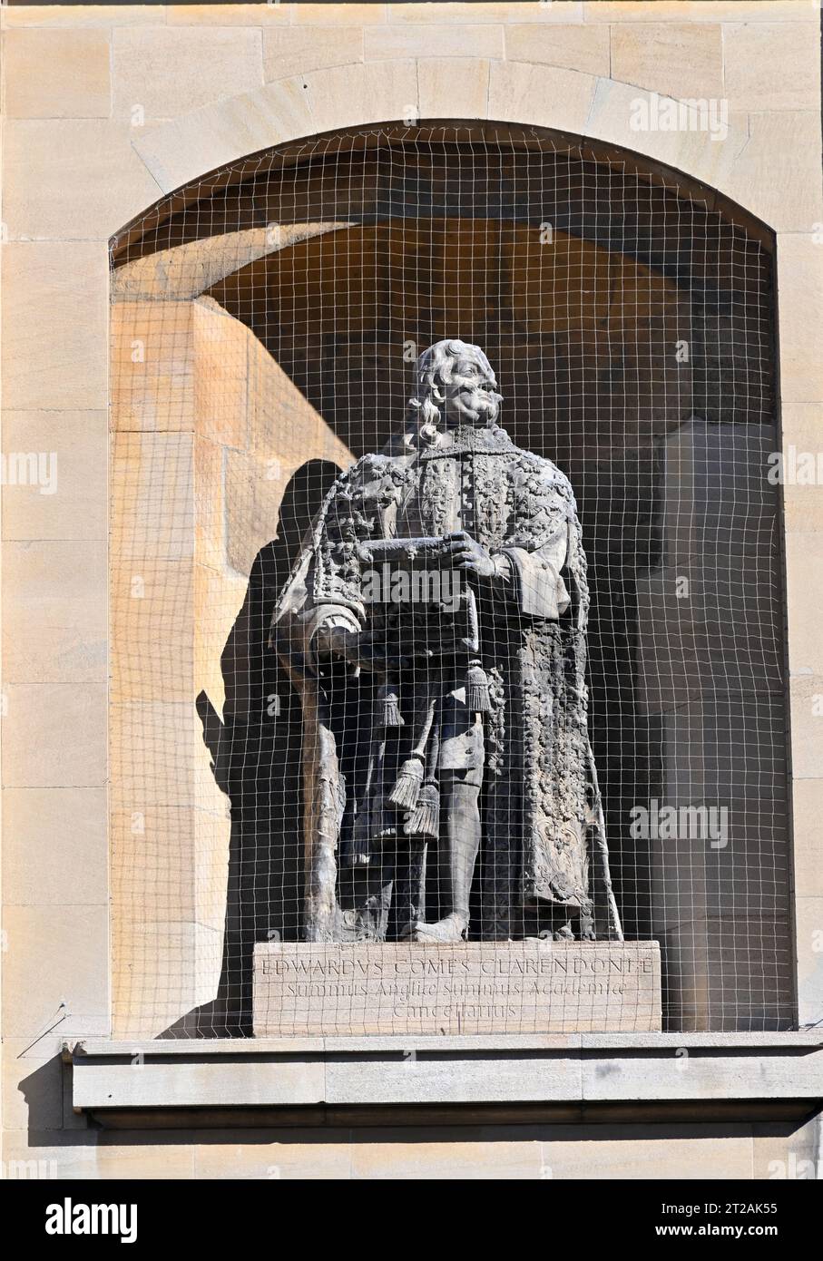 Edward Clarendon statue on the outside of the Clarendon Building, Broad ...