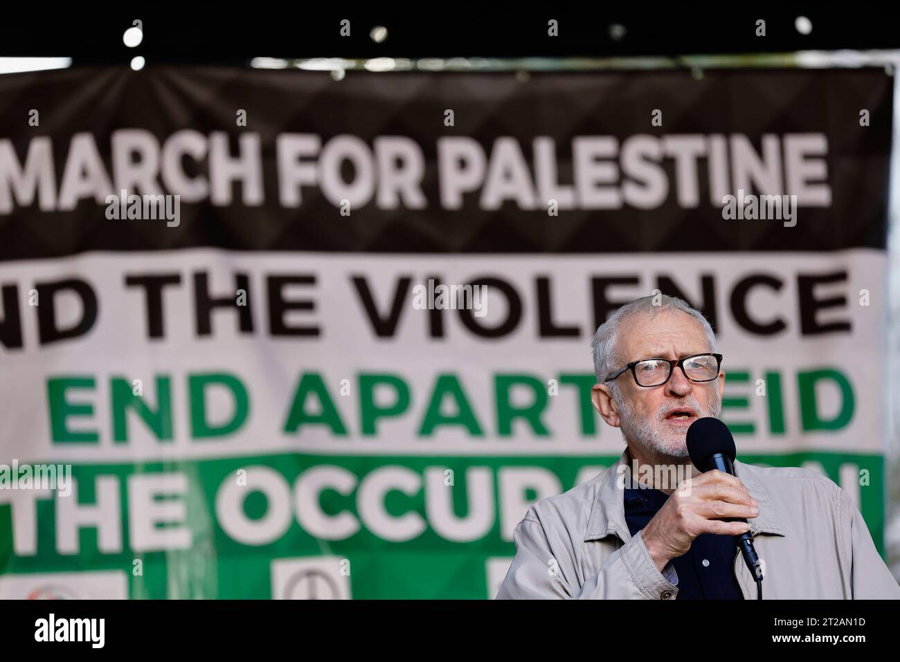 England, London, Pro Palestine protesters being addressed by Jeremy Corbyn at march, 15 October 2023. Stock Photo