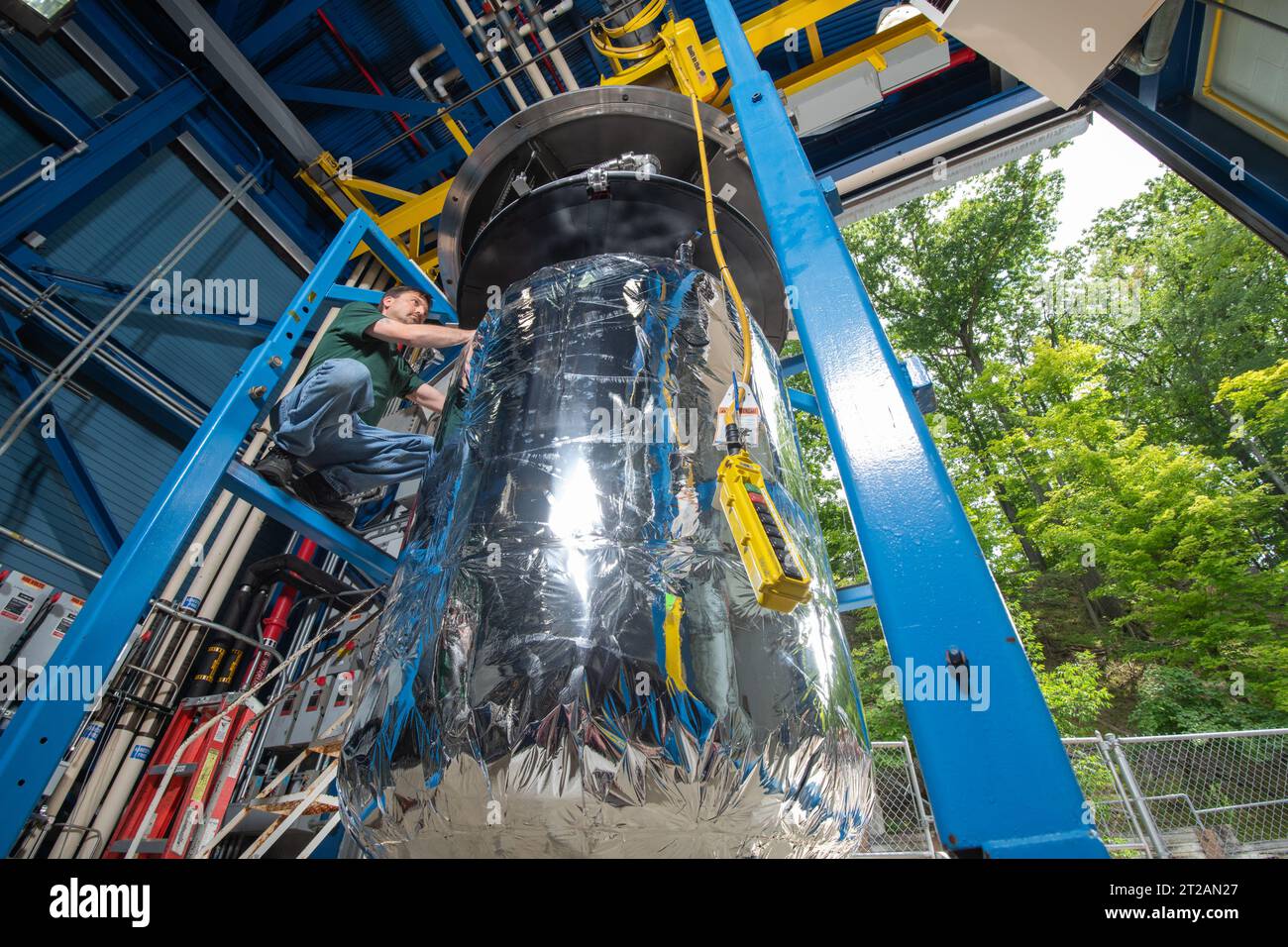 CryoFILL experiments at NASA Glenn Research Center used a tank and ...