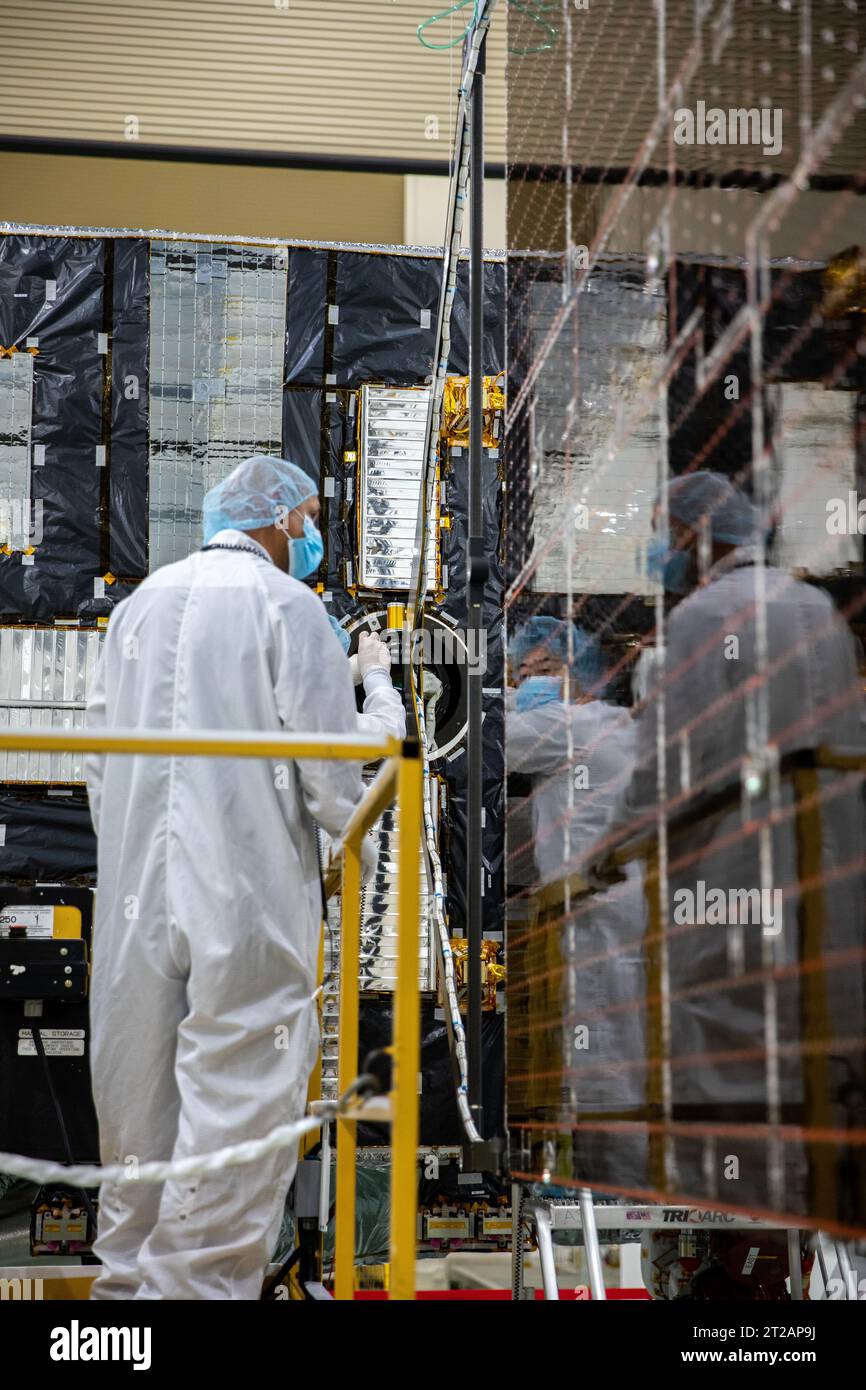 NASA integrates twin solar arrays with Psyche spacecraft at Astrotech ...