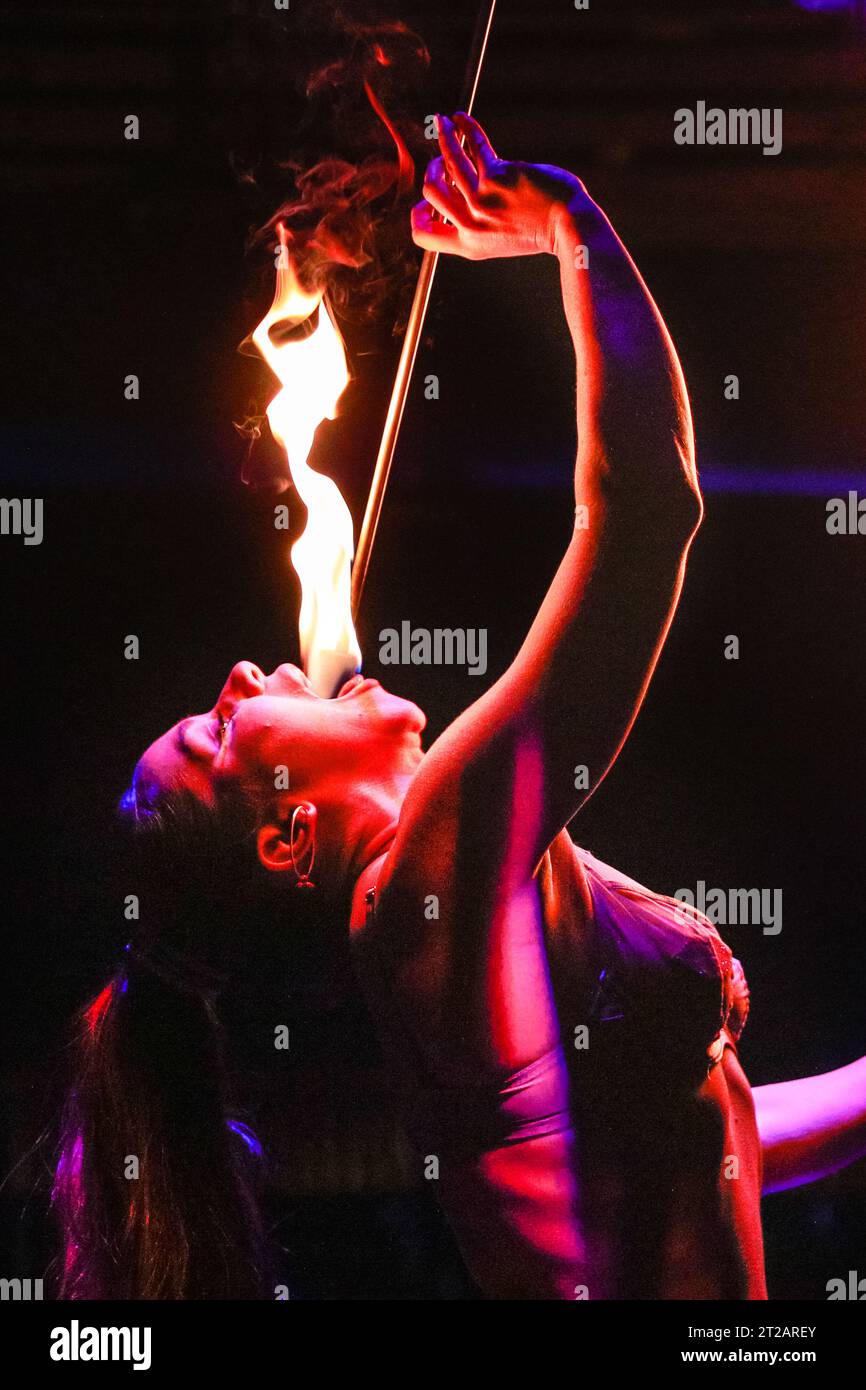 London, UK. 18th Oct, 2023. Bella Diosa fire and contortion performer ...