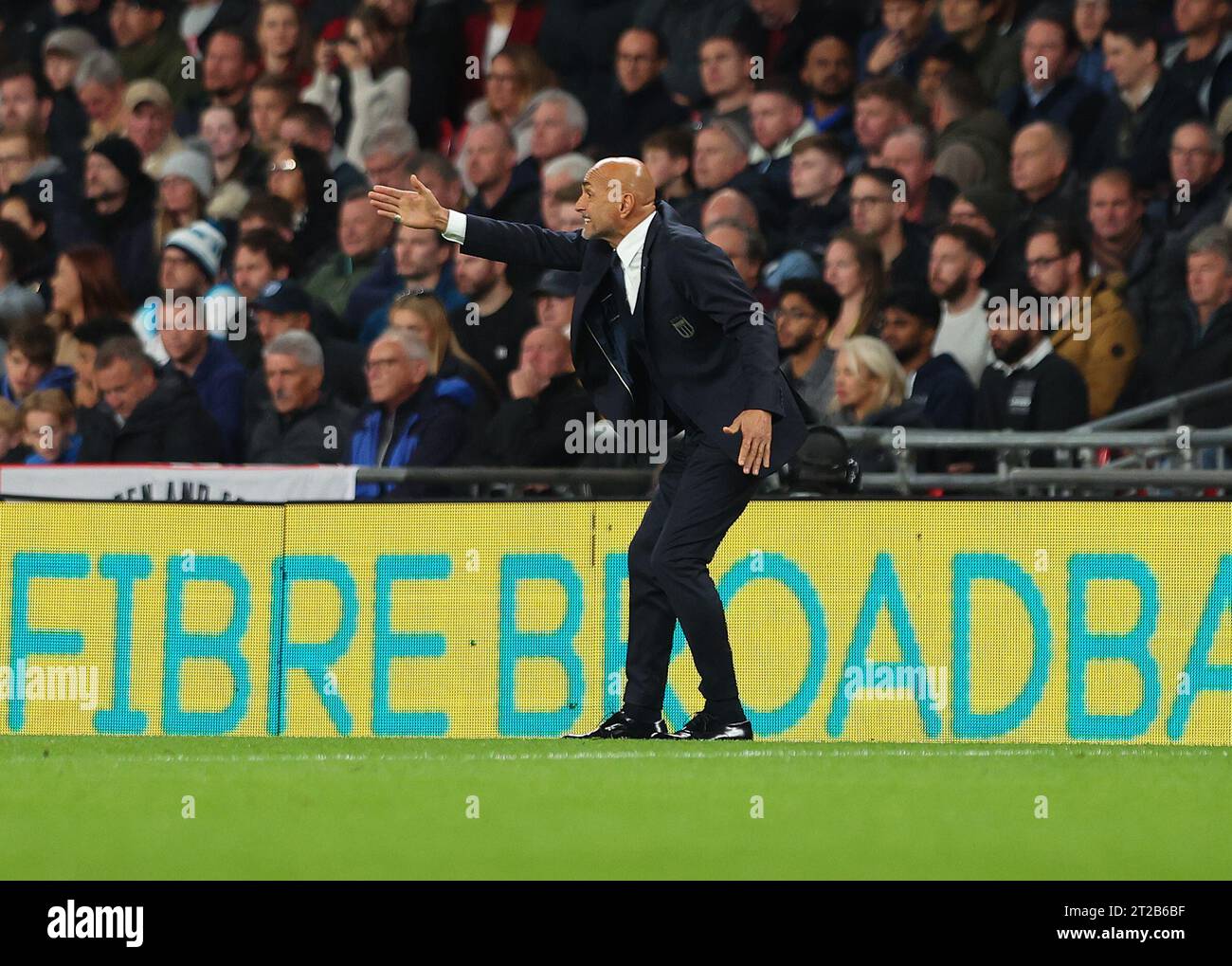 Coaching Shouting Football coach shouting uk hi-res stock photography and images - Alamy