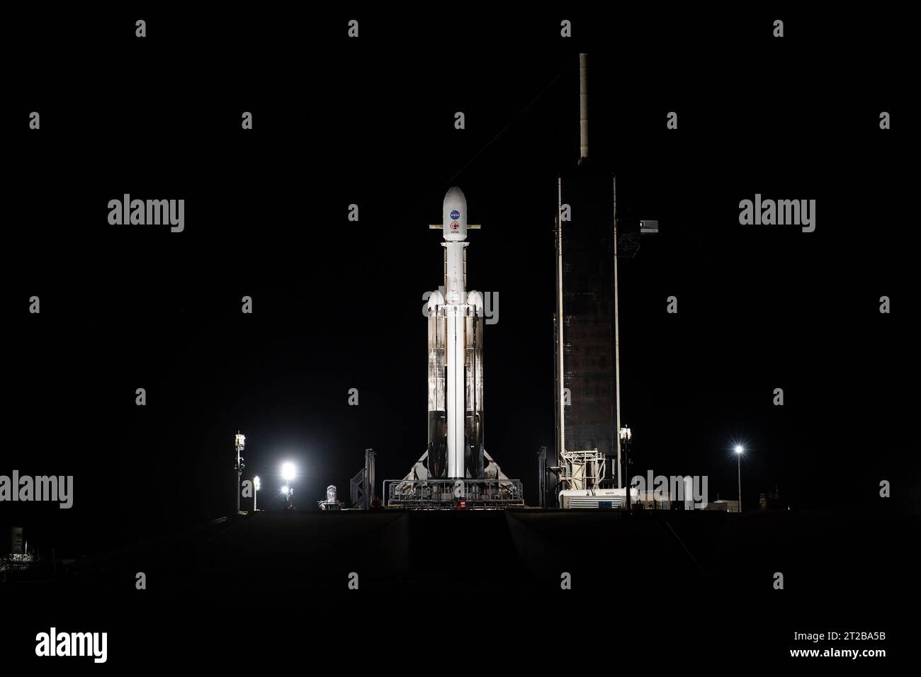 Falcon 9 heavy launch hi-res stock photography and images - Page 2 - Alamy