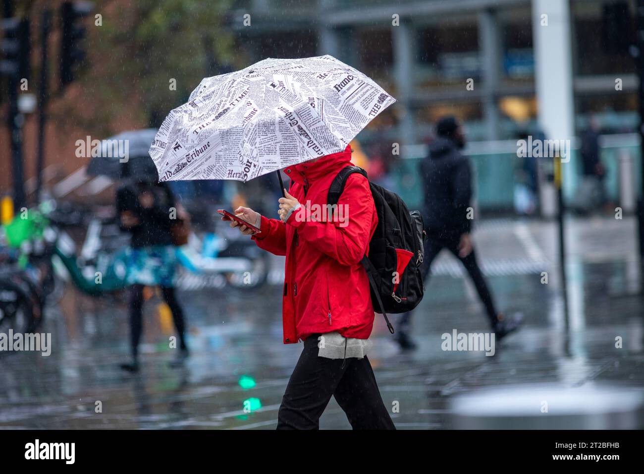 London, UK. 18th Oct, 2023. UK Weather.Kings Cross,London, UK. Windy