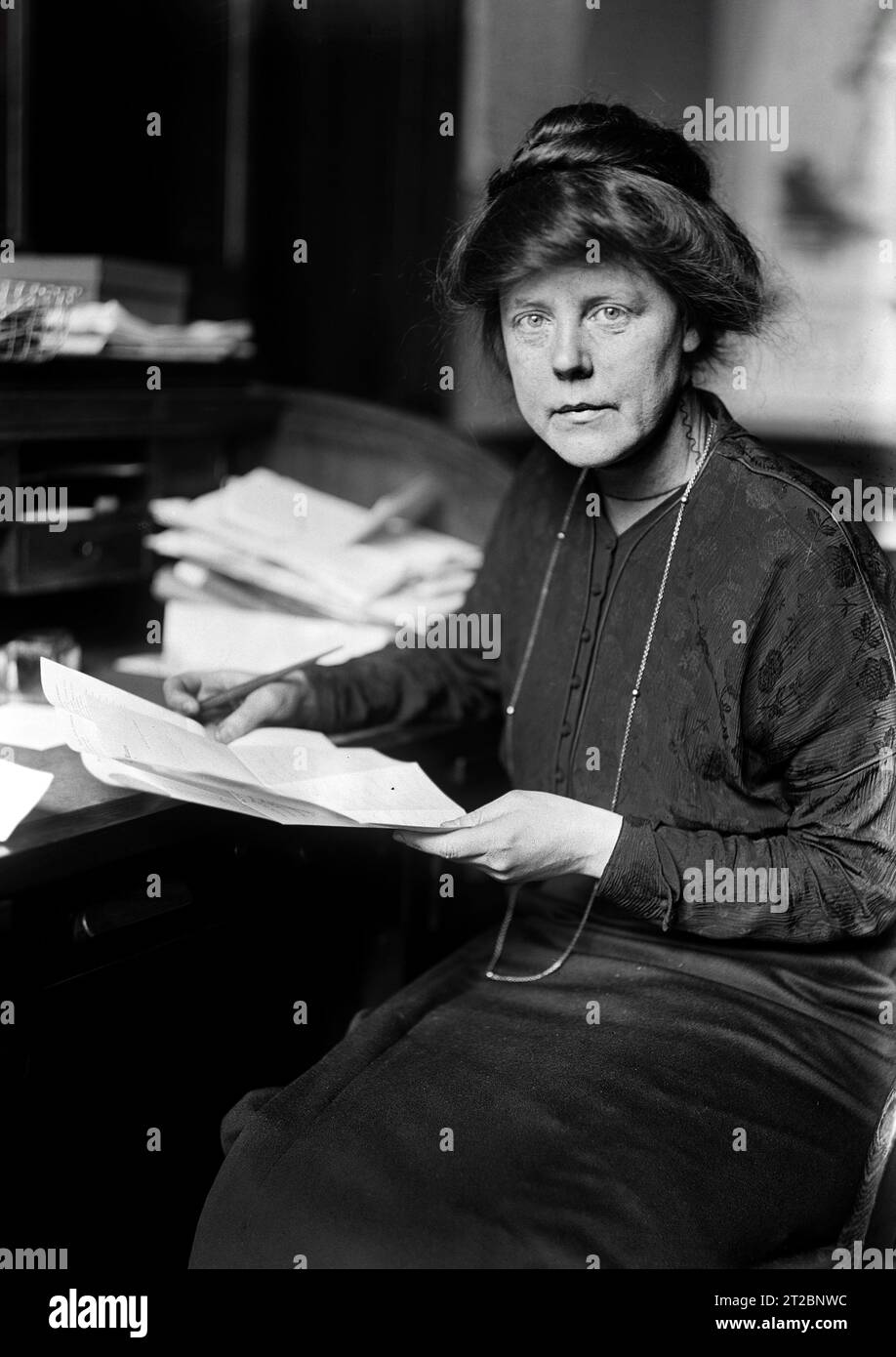 Lucy Burns (1879-1966), American suffragist and women's rights advocate,  three-quarter length seated portrait, Washington, D.C., USA, Harris & Ewing, Stock Photo