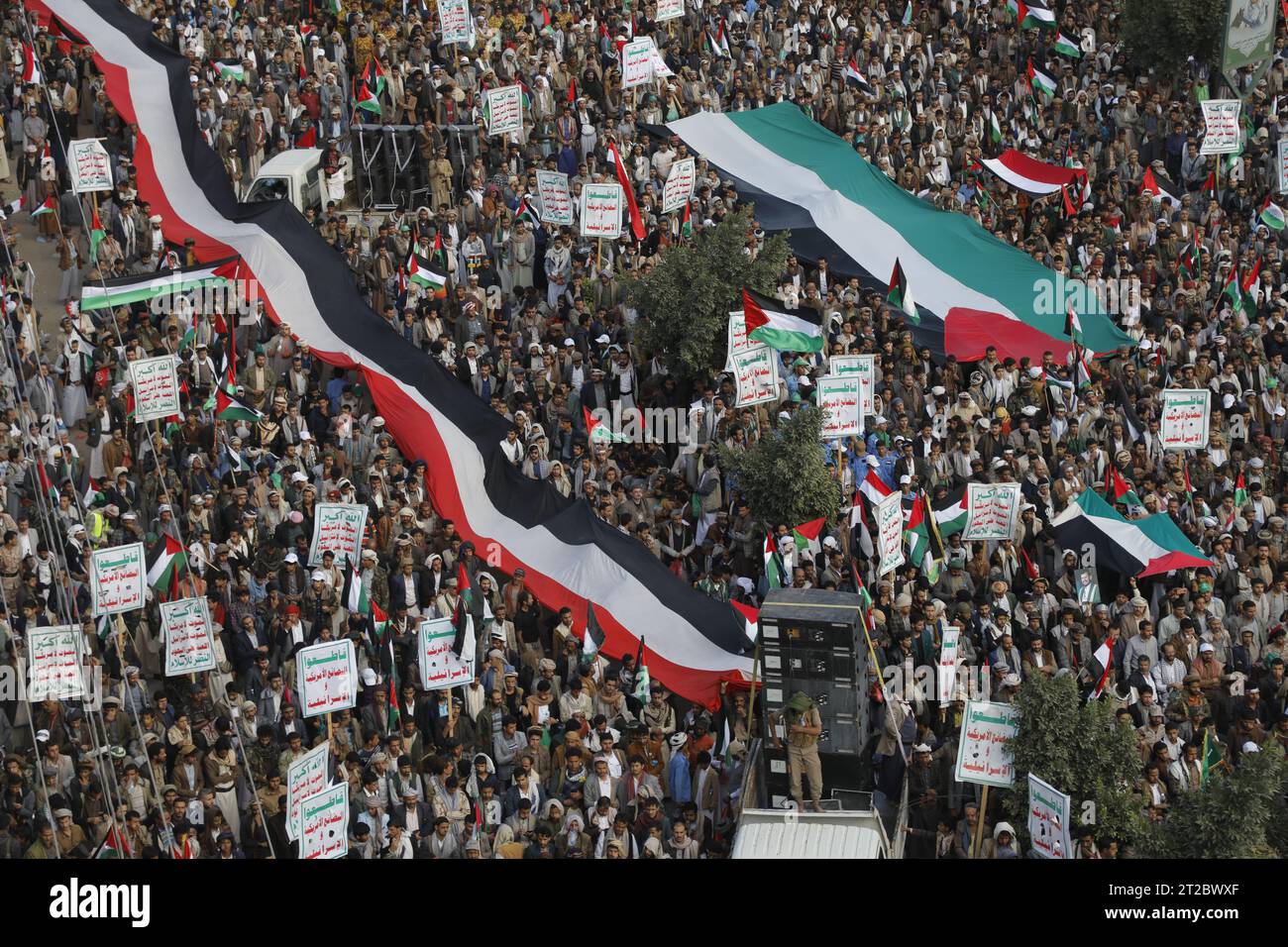 Sanaa, Yemen. 18th Oct, 2023. Houthi supporters gather during a rally ...