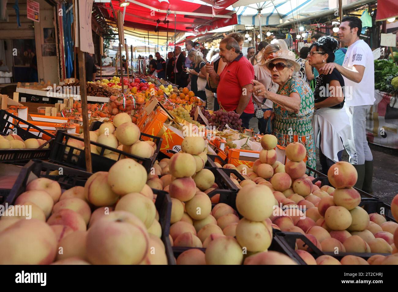 Grocer italy hi-res stock photography and images - Page 5 - Alamy, image size:1300x956