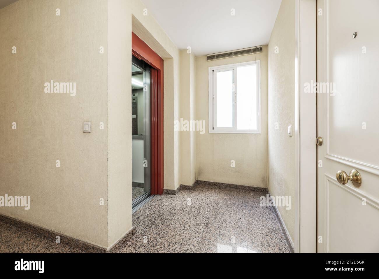Picture of Luxury apartment building entrance hi-res stock photography and images ...