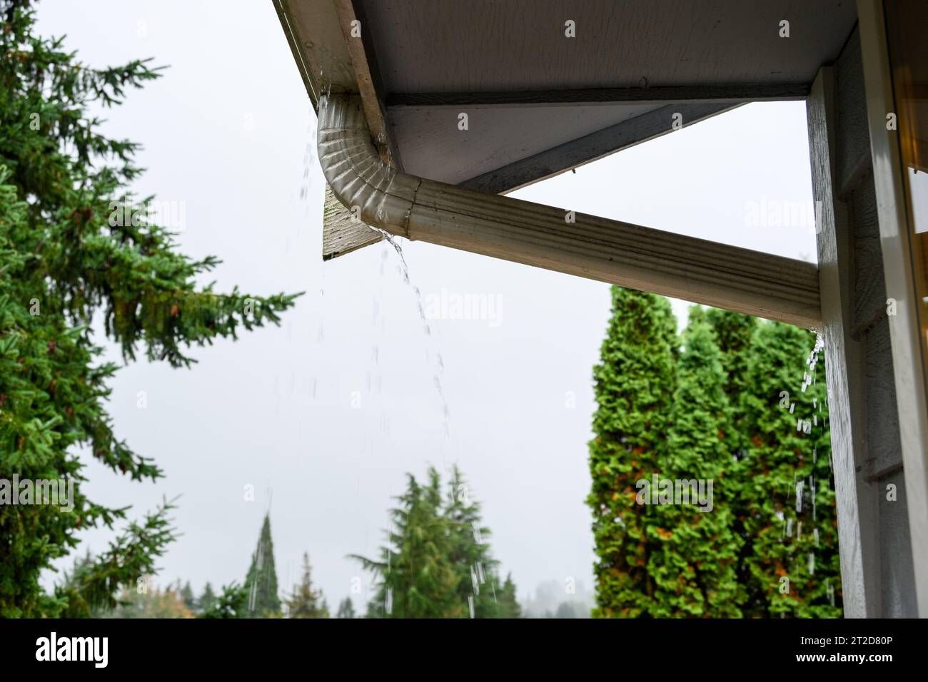 Heavy rainfall overflowing roof gutter and not going down the downspout
