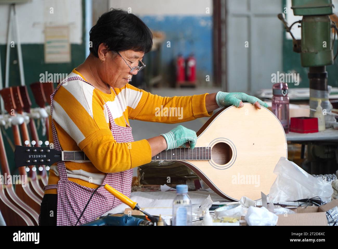 Manufacturing musical instruments hi-res stock photography and images ...