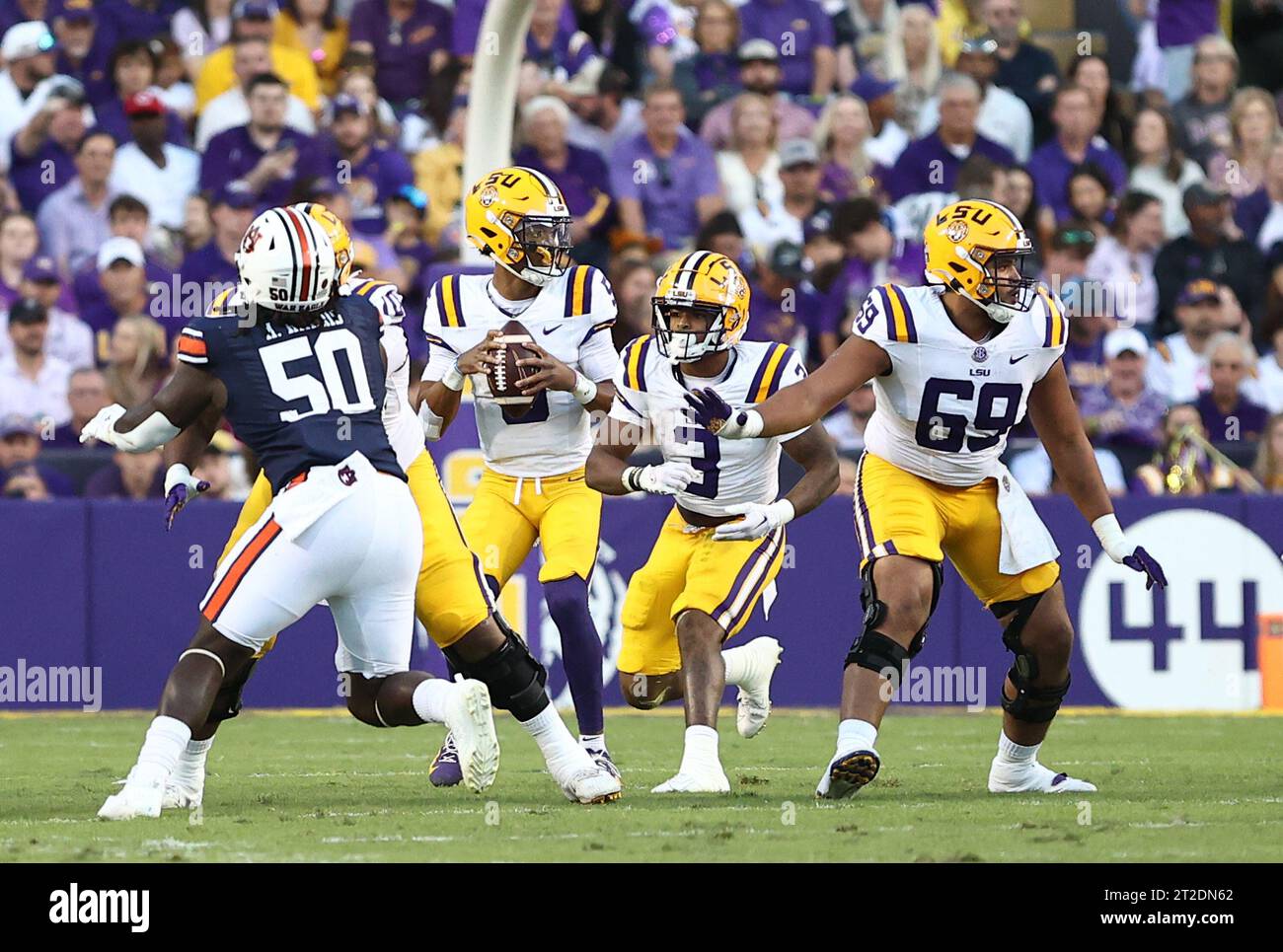 Lsu Tigers Quarterback Jayden Daniels Looks Downfield For An Open Receiver While Lsu Tigers