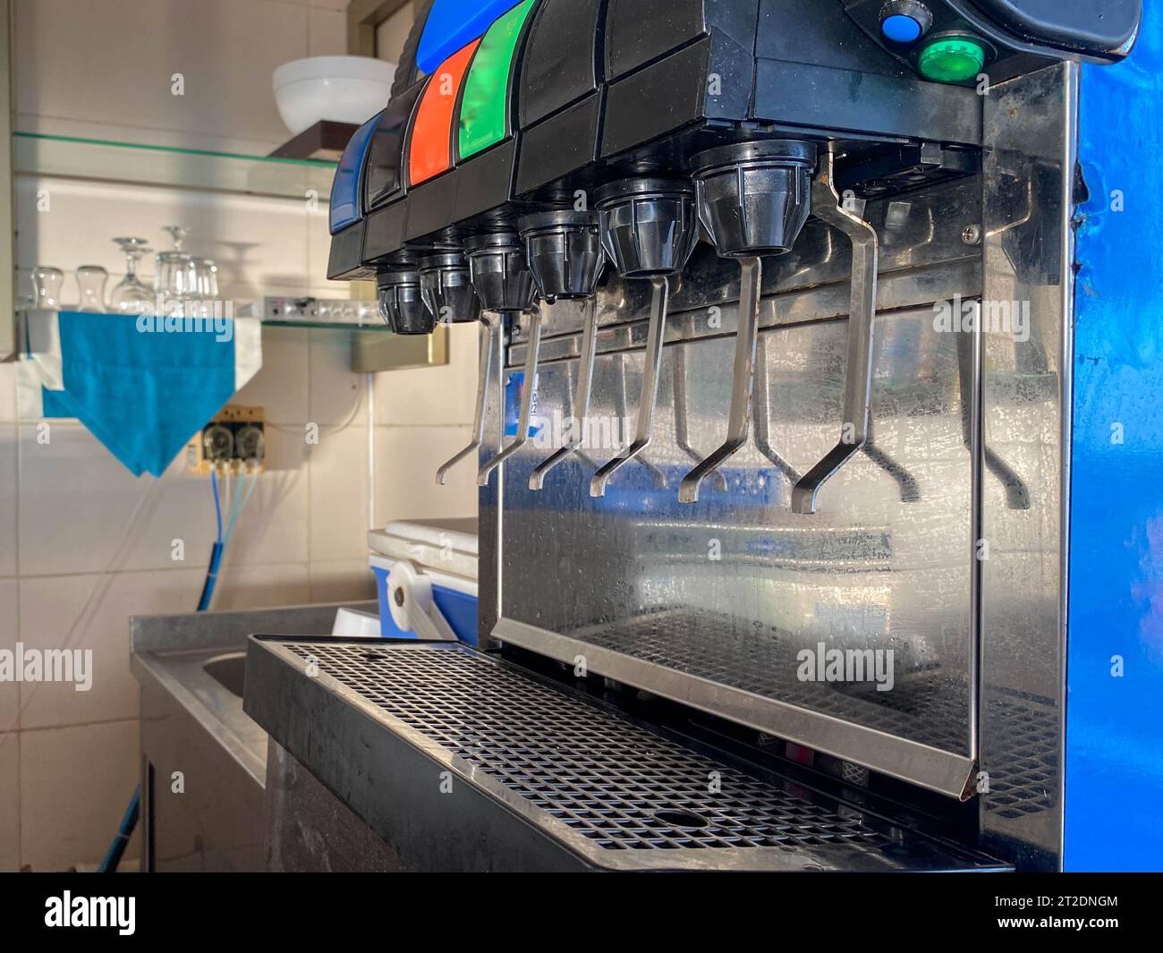 Apparatus for pouring soft drinks with many taps of soda lemonade in a