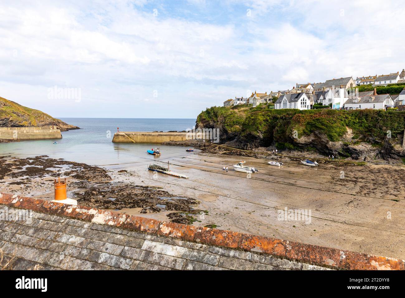 Port Isaac Cornwall, white washed village cottages overlooking Port