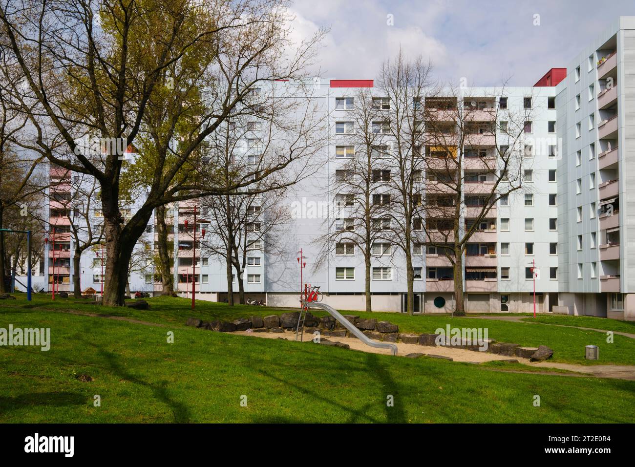 High rise block flats tree hi-res stock photography and images - Alamy