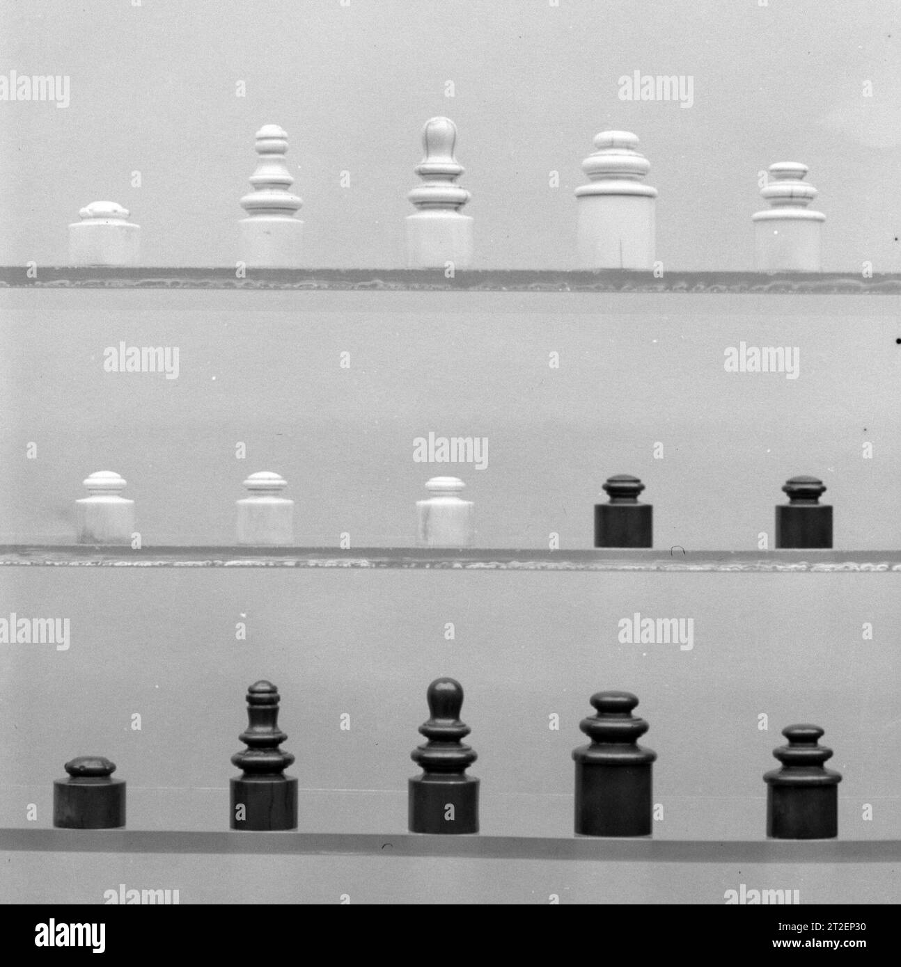 chessmen-32-malayan-19th-century-following-a-common-practice-in-sets