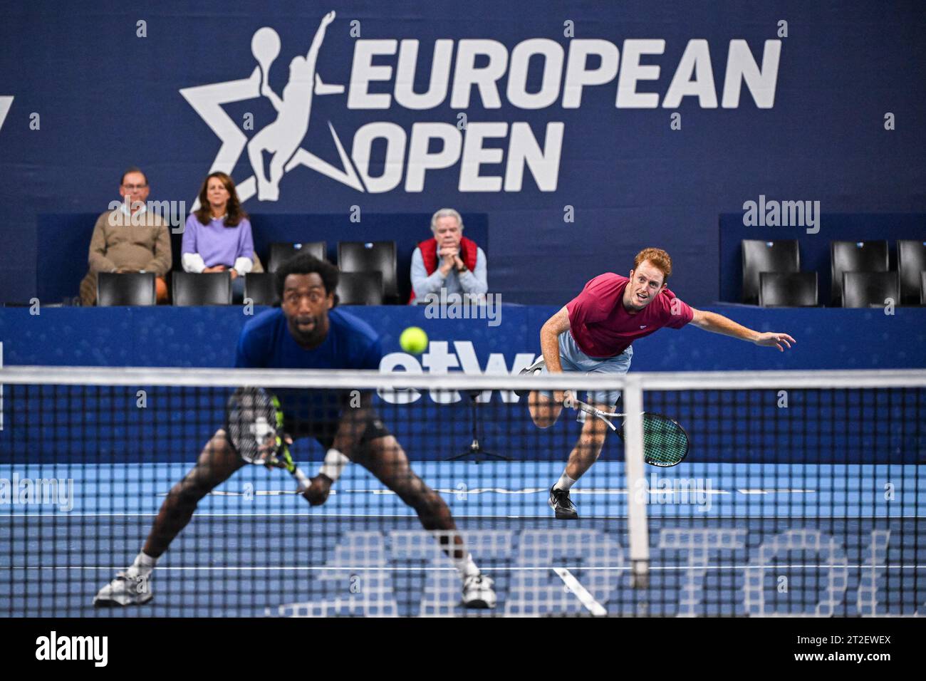 Antwerp, Belgium. 19th Oct, 2023. US Evan King and US Reese Stalder pictured in action during a doubles quarter final match at the European Open Tennis ATP tournament, in Antwerp, Thursday 19 October 2023. BELGA PHOTO LAURIE DIEFFEMBACQ Credit: Belga News Agency/Alamy Live News Stock Photo