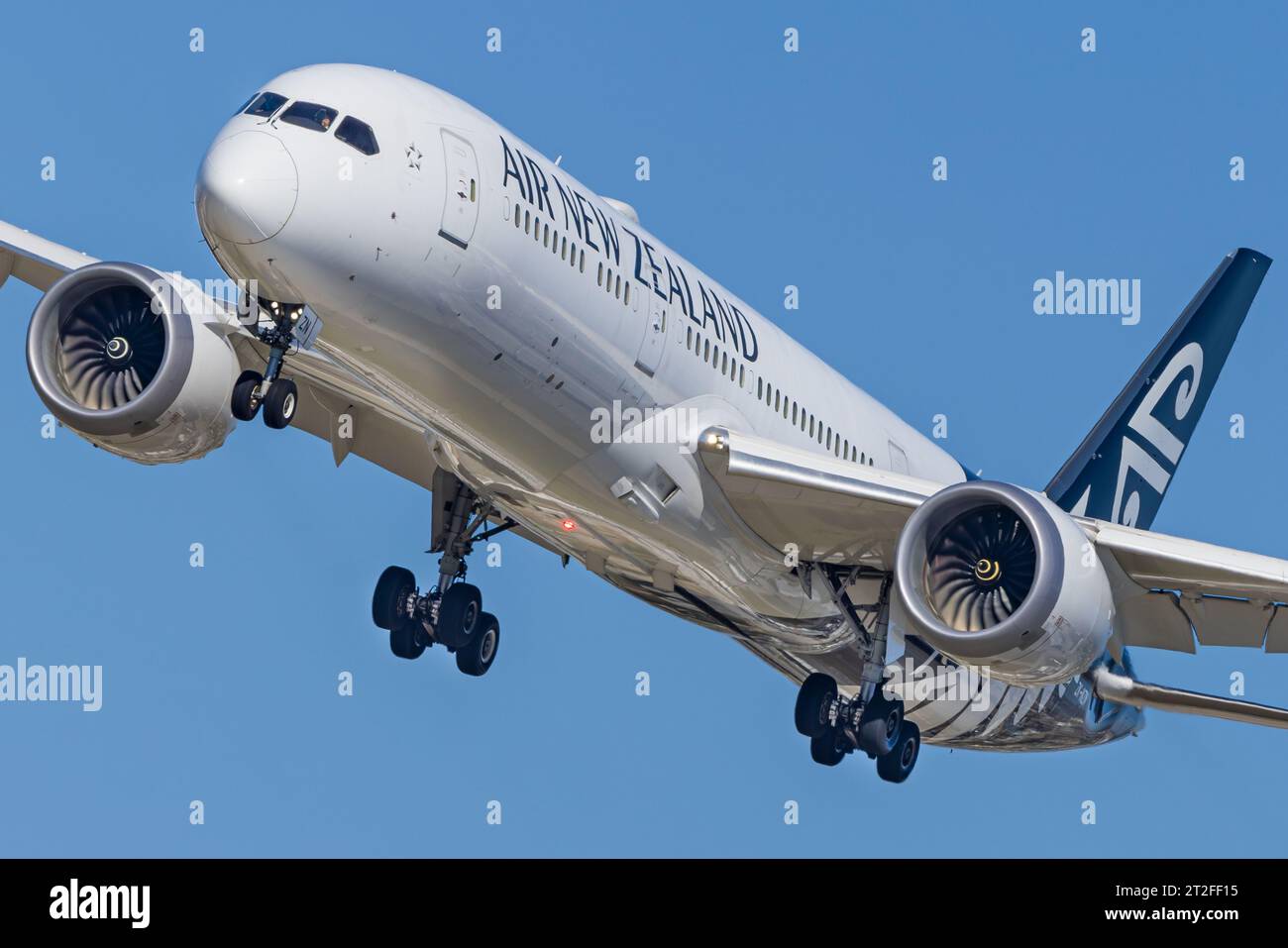 ZKNZN Air New Zealand Boeing 7879 Dreamliner landing at Los Angeles