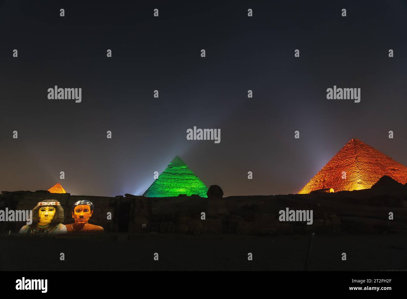 Sound and light show at the beautiful pyramids and sphinx of Giza ...