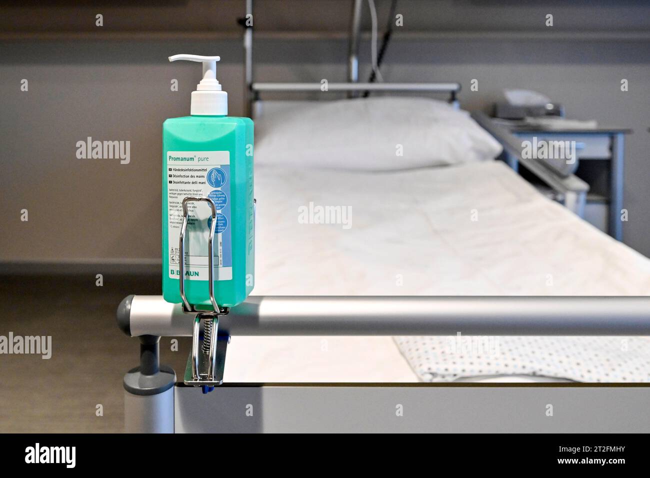 Hand disinfectant hospital bed Stock Photo Alamy