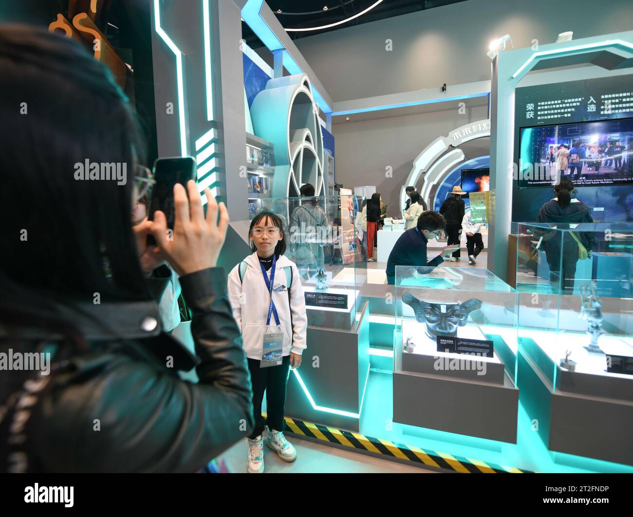 Chengdu, China's Sichuan Province. 19th Oct, 2023. Visitors take photos
