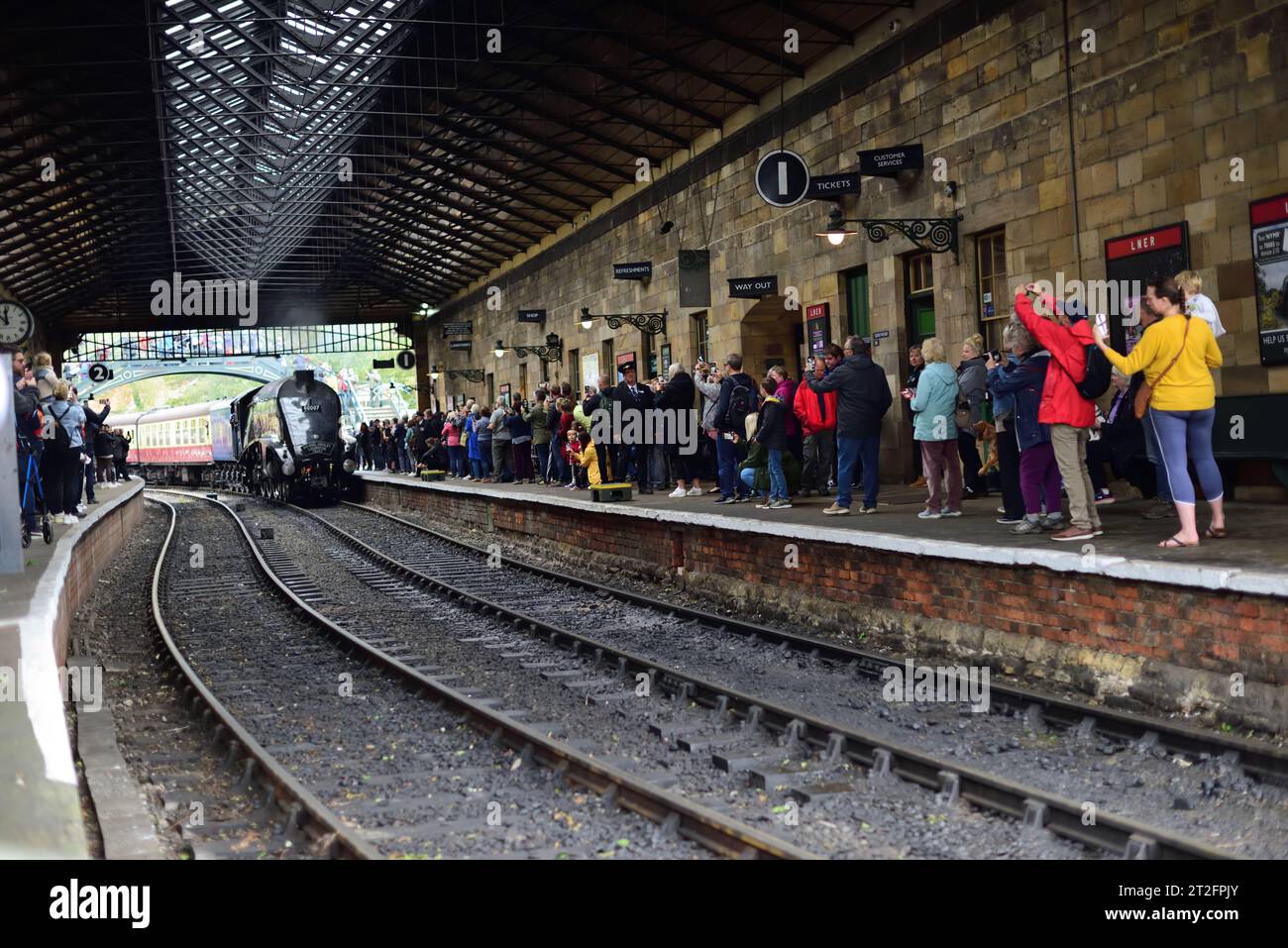 LNER Class A4 Pacific No 60007 Sir Nigel Gresley arriving at Pickering ...