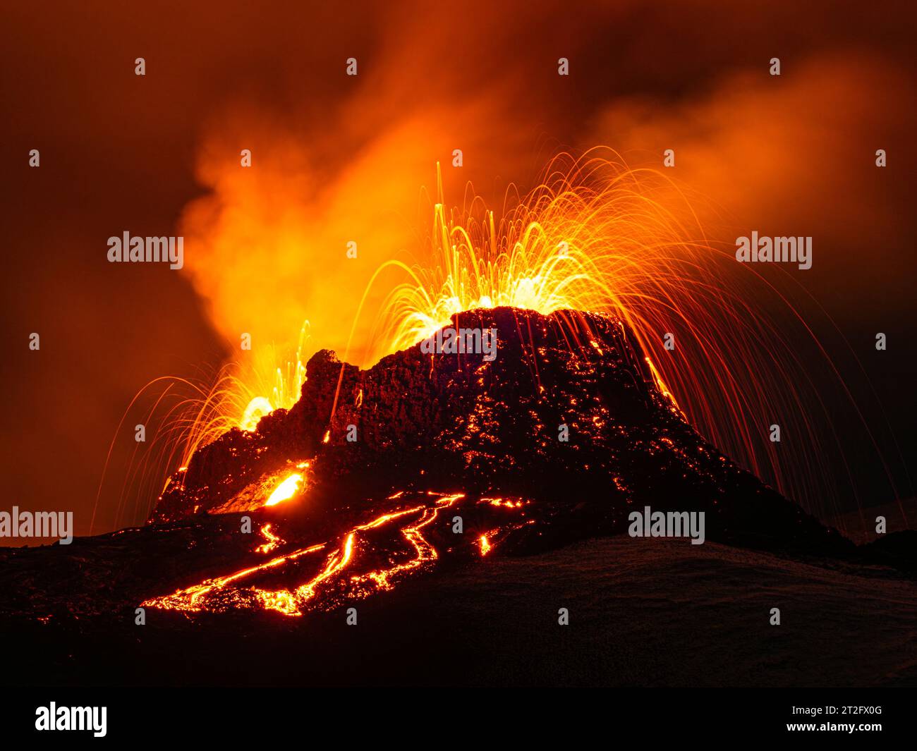 Fagradalsfjall Volcanic eruption in Iceland's Reykjaness peninsula ...