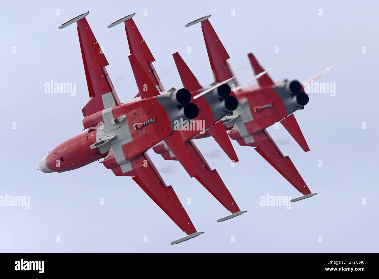 Die Kunstflugstaffel der Schweizer Luftwaffe Patrouille Suisse bei ihrer Vorführung auf der